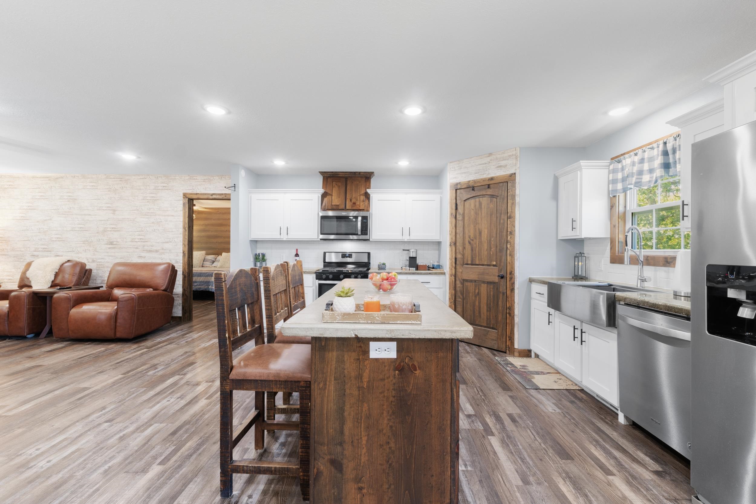 MATTHEWS MOUNTAIN ESTATE - Residential