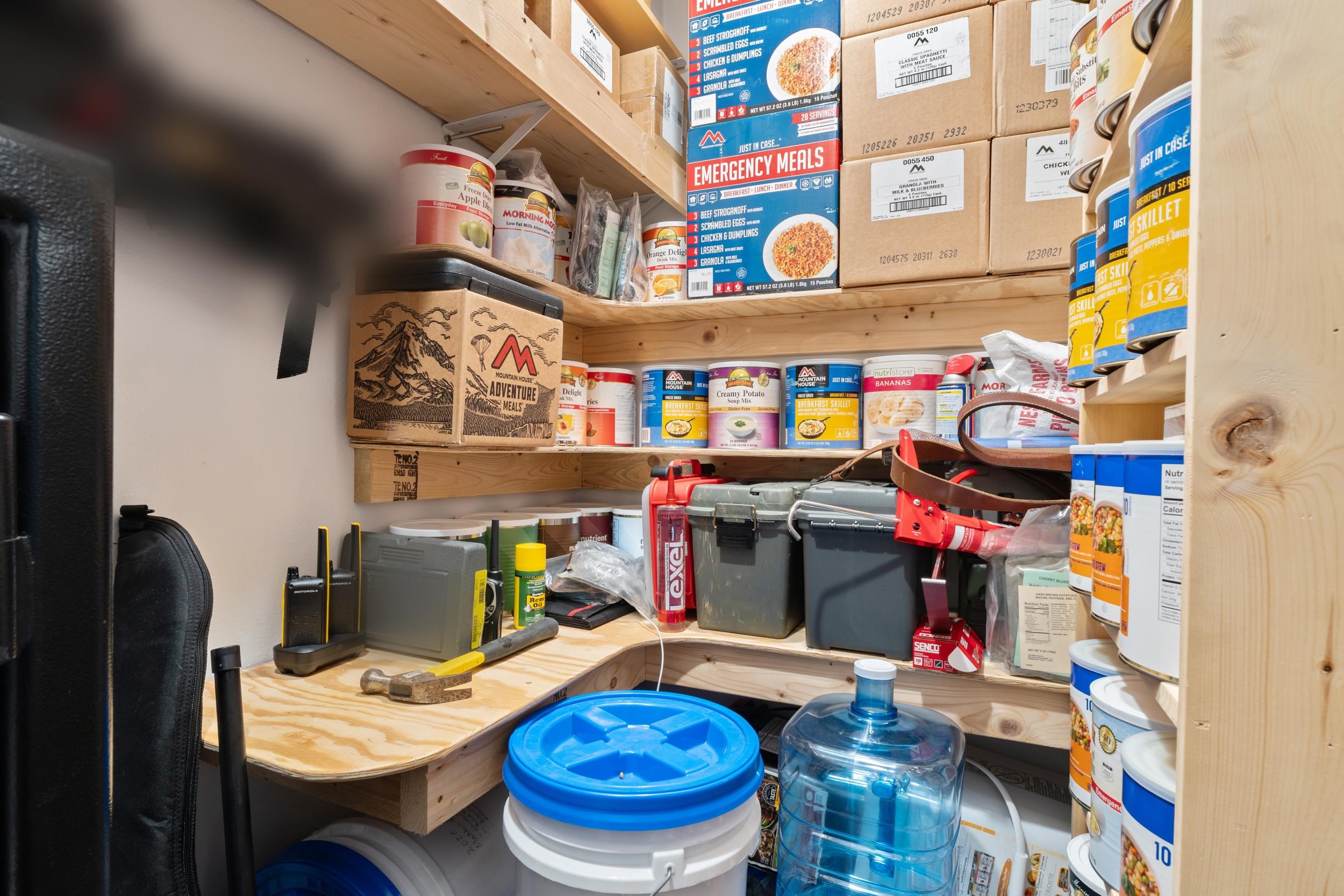 MATTHEWS MOUNTAIN ESTATE - Residential