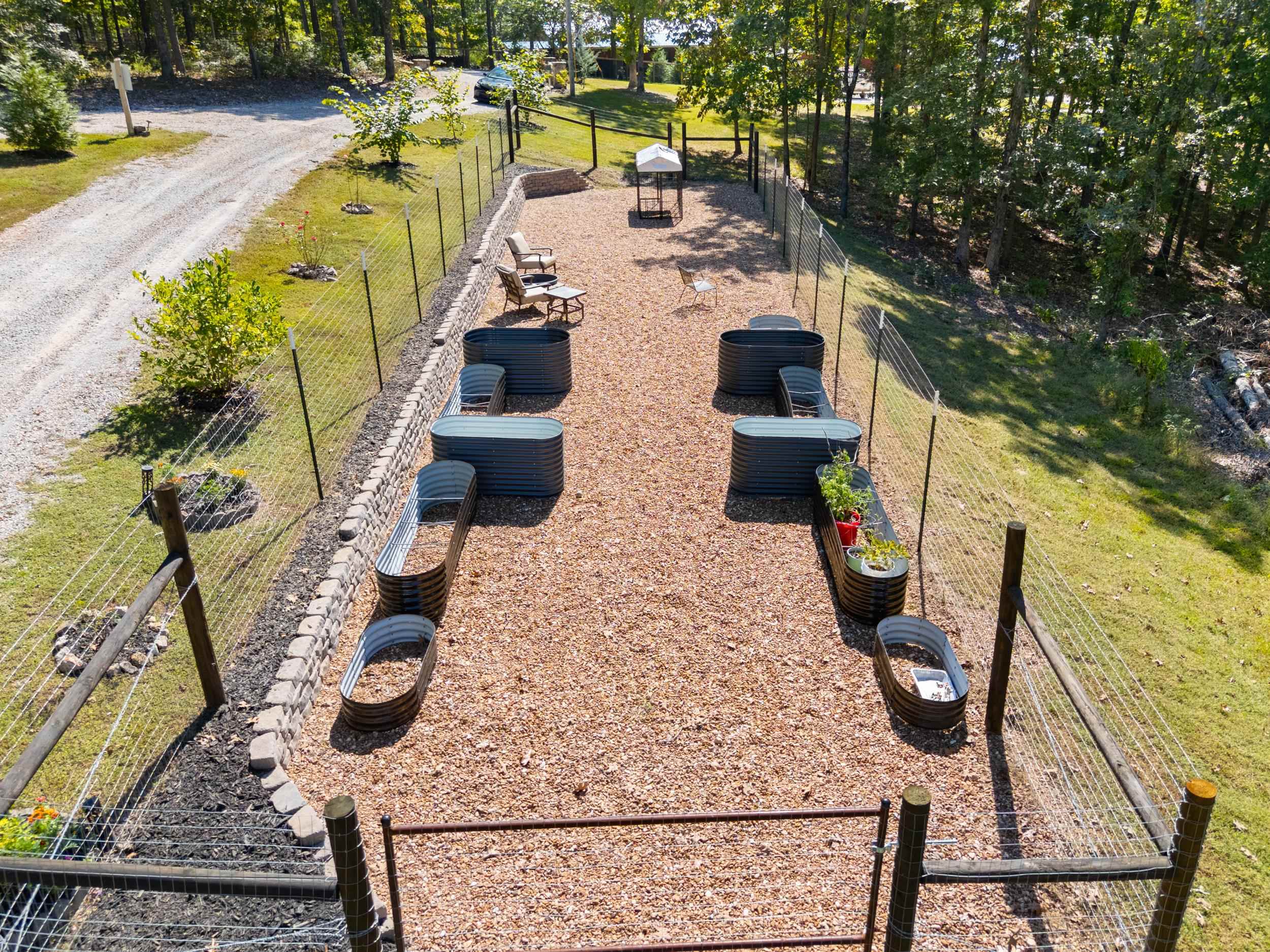 MATTHEWS MOUNTAIN ESTATE - Residential