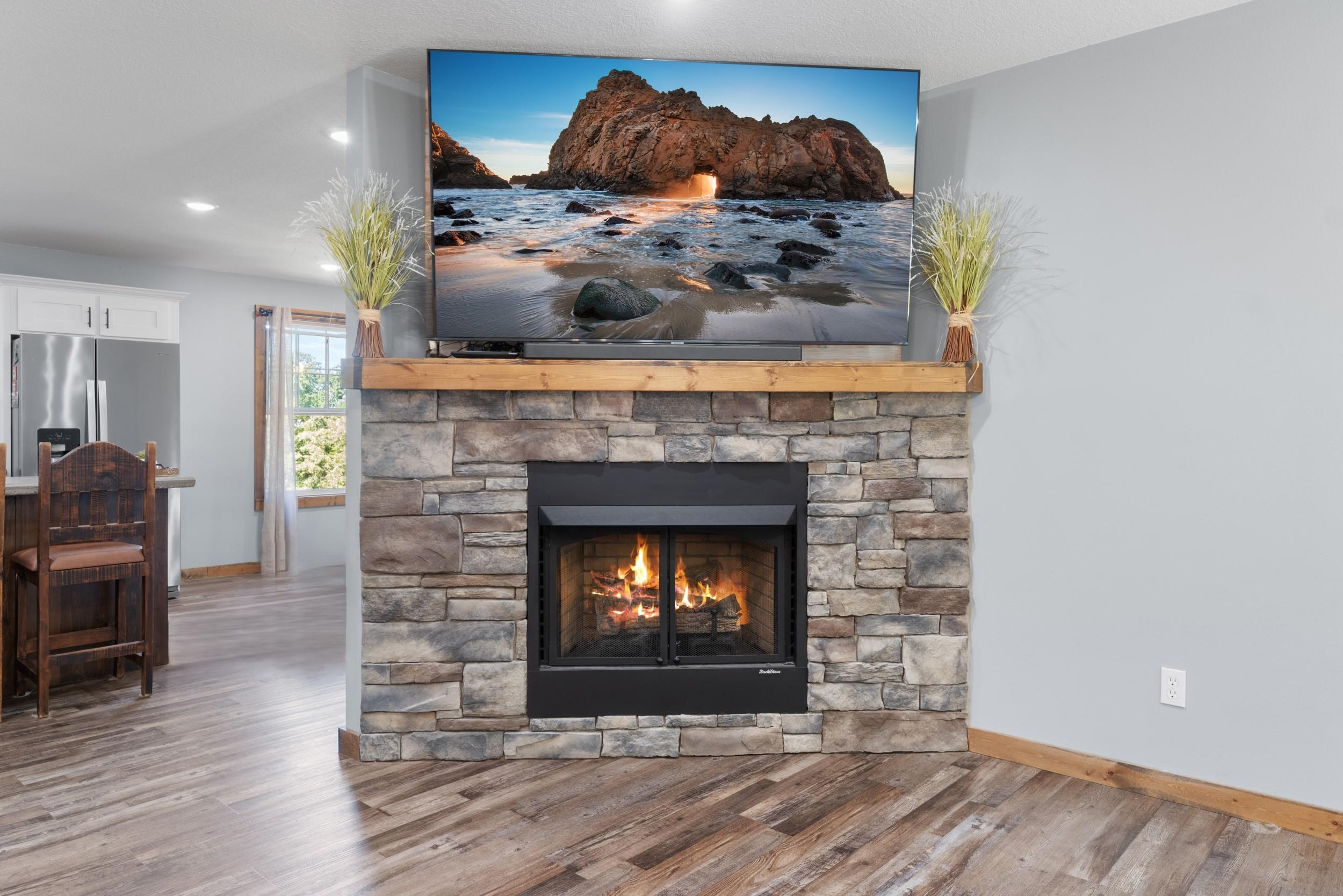 MATTHEWS MOUNTAIN ESTATE - Residential