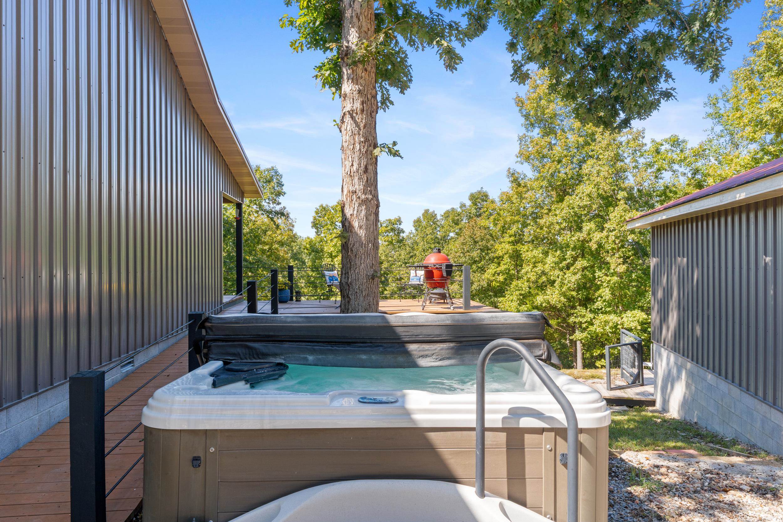 MATTHEWS MOUNTAIN ESTATE - Residential