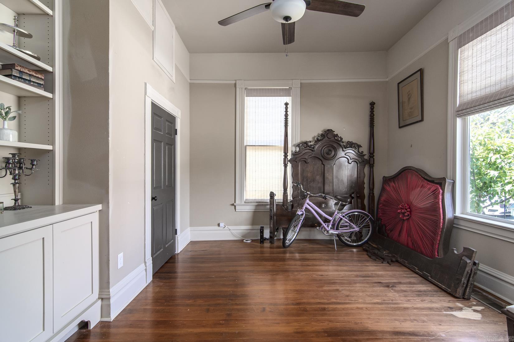 MACARTHUR PLACE ORIGINAL CITY OF - Residential