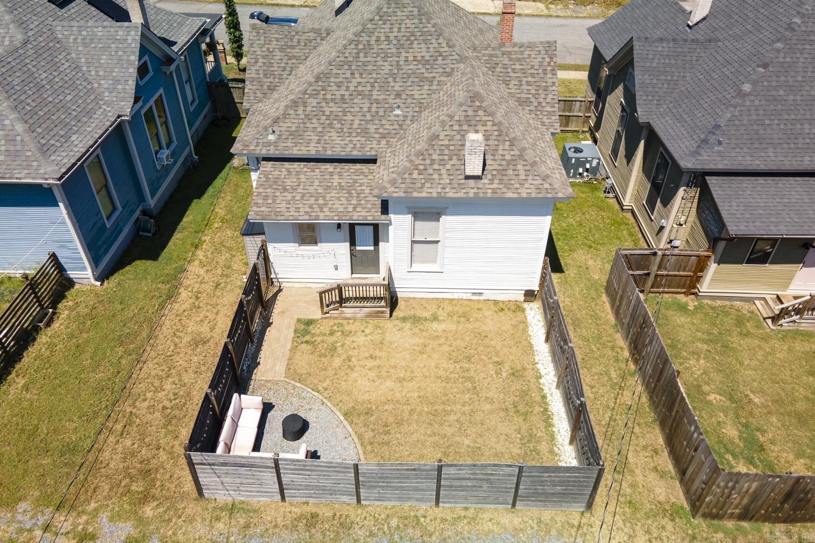 MACARTHUR PLACE ORIGINAL CITY OF - Residential