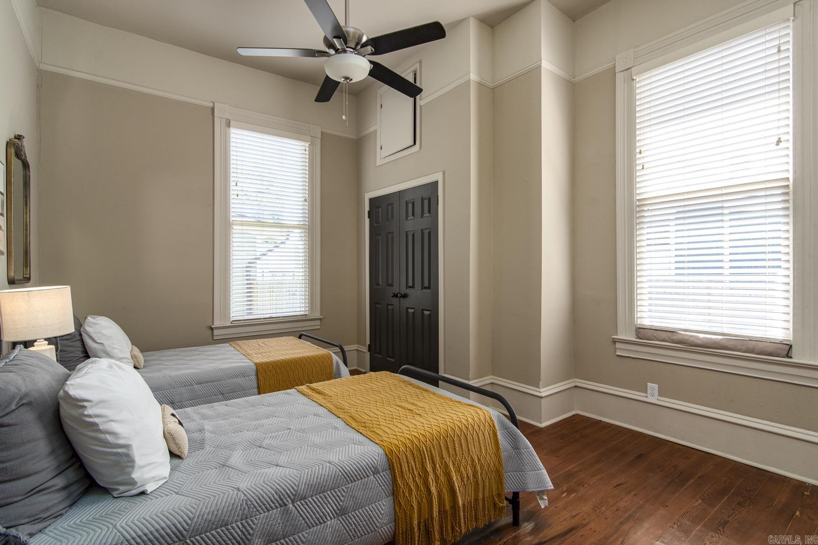 MACARTHUR PLACE ORIGINAL CITY OF - Residential