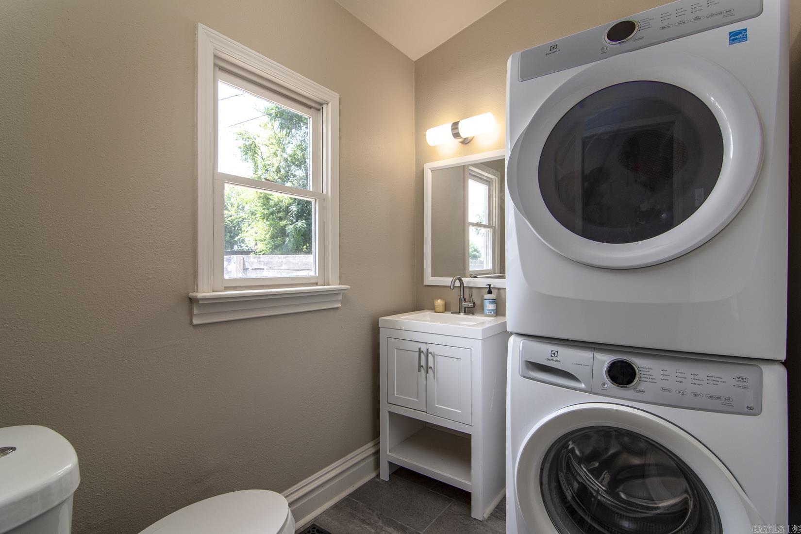 MACARTHUR PLACE ORIGINAL CITY OF - Residential