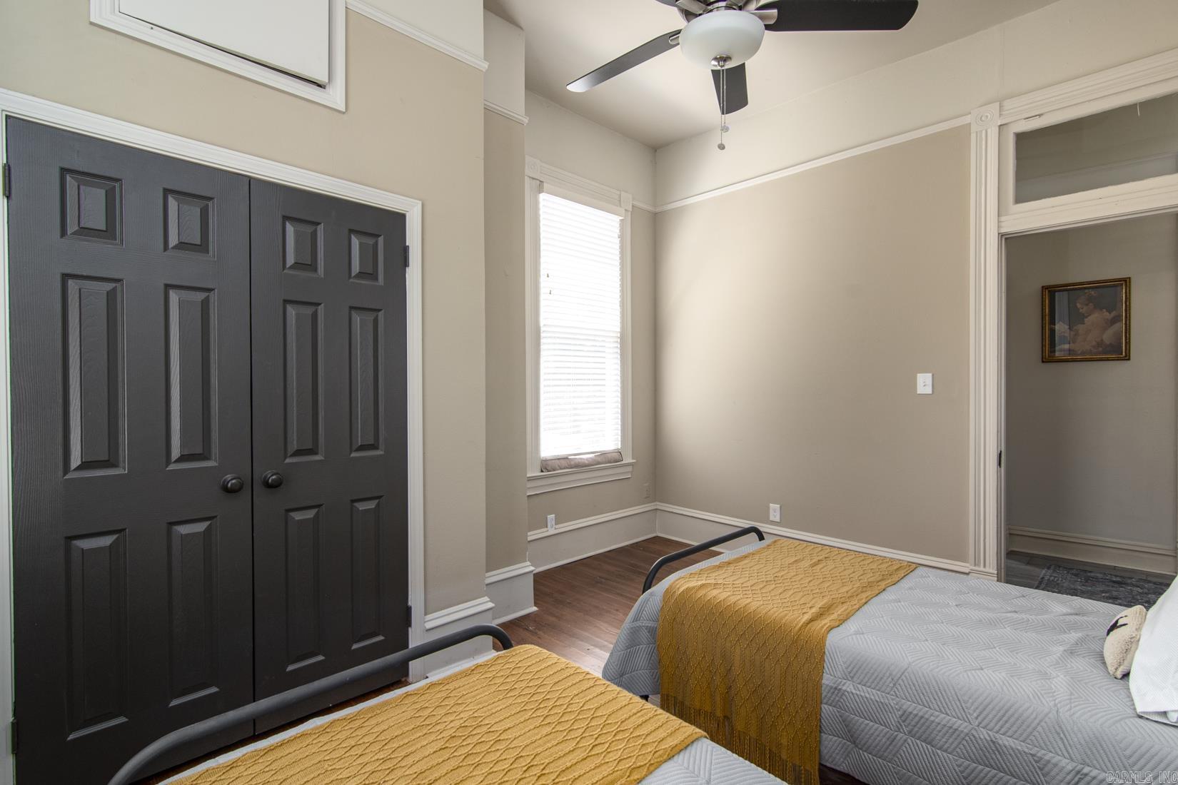 MACARTHUR PLACE ORIGINAL CITY OF - Residential