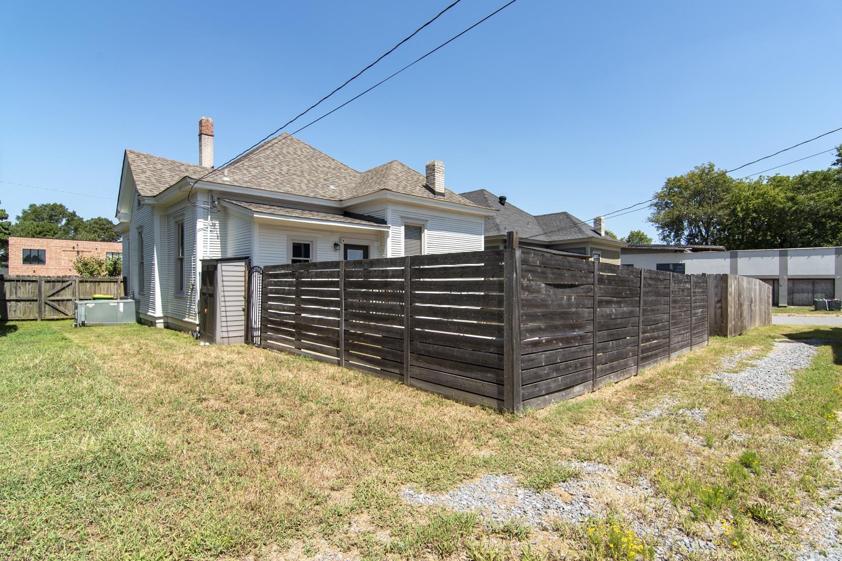 MACARTHUR PLACE ORIGINAL CITY OF - Residential