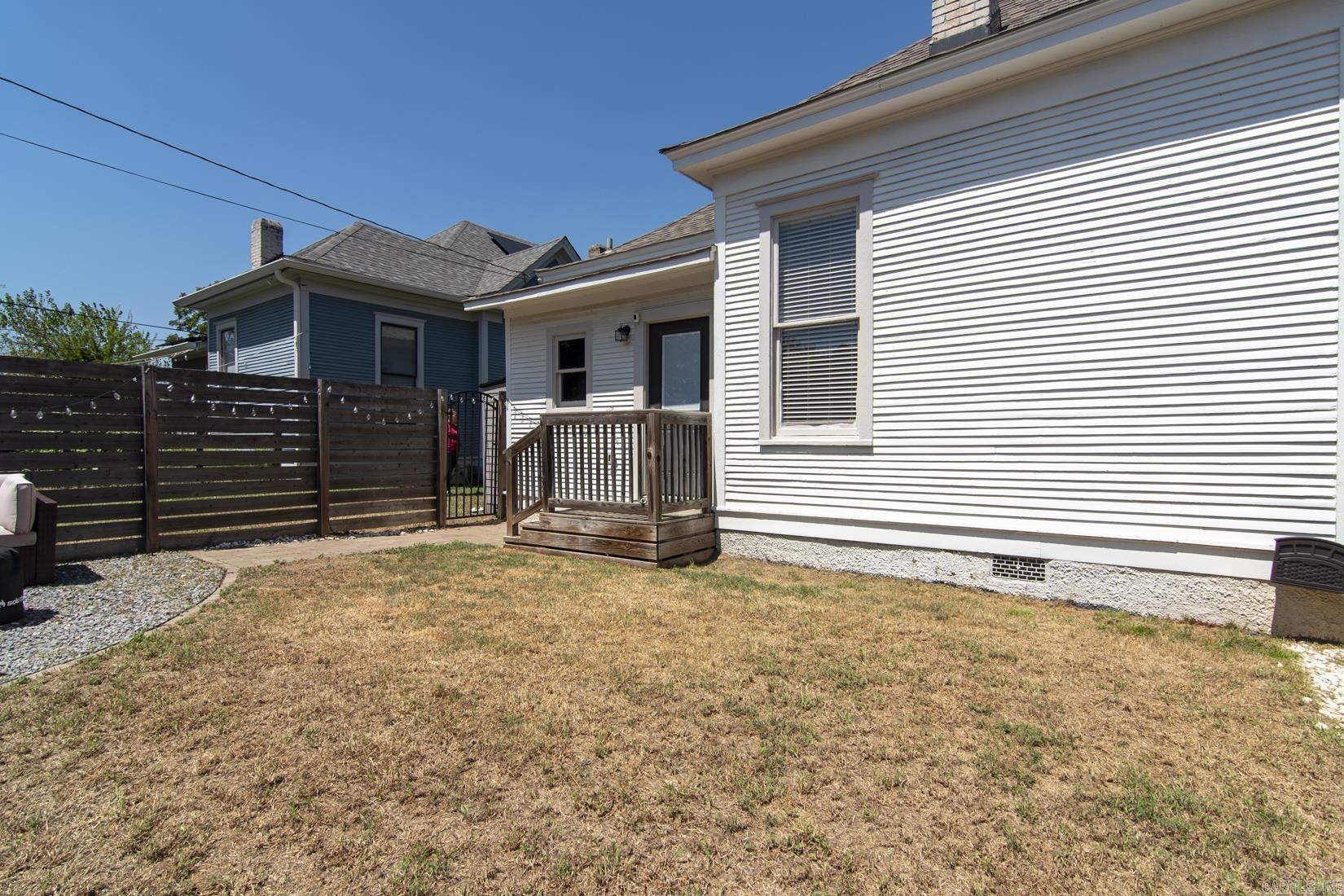 MACARTHUR PLACE ORIGINAL CITY OF - Residential