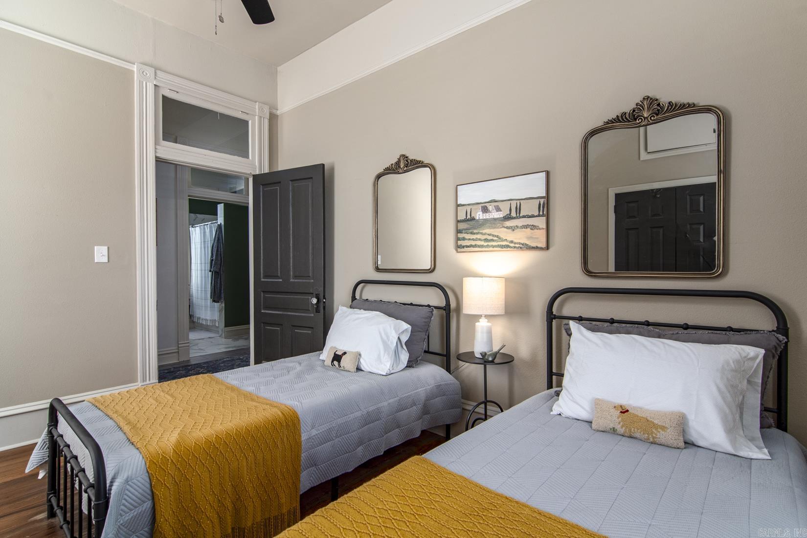 MACARTHUR PLACE ORIGINAL CITY OF - Residential