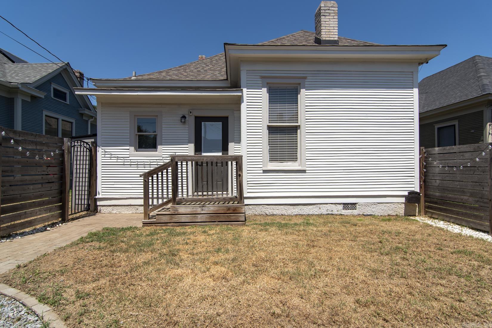 MACARTHUR PLACE ORIGINAL CITY OF - Residential