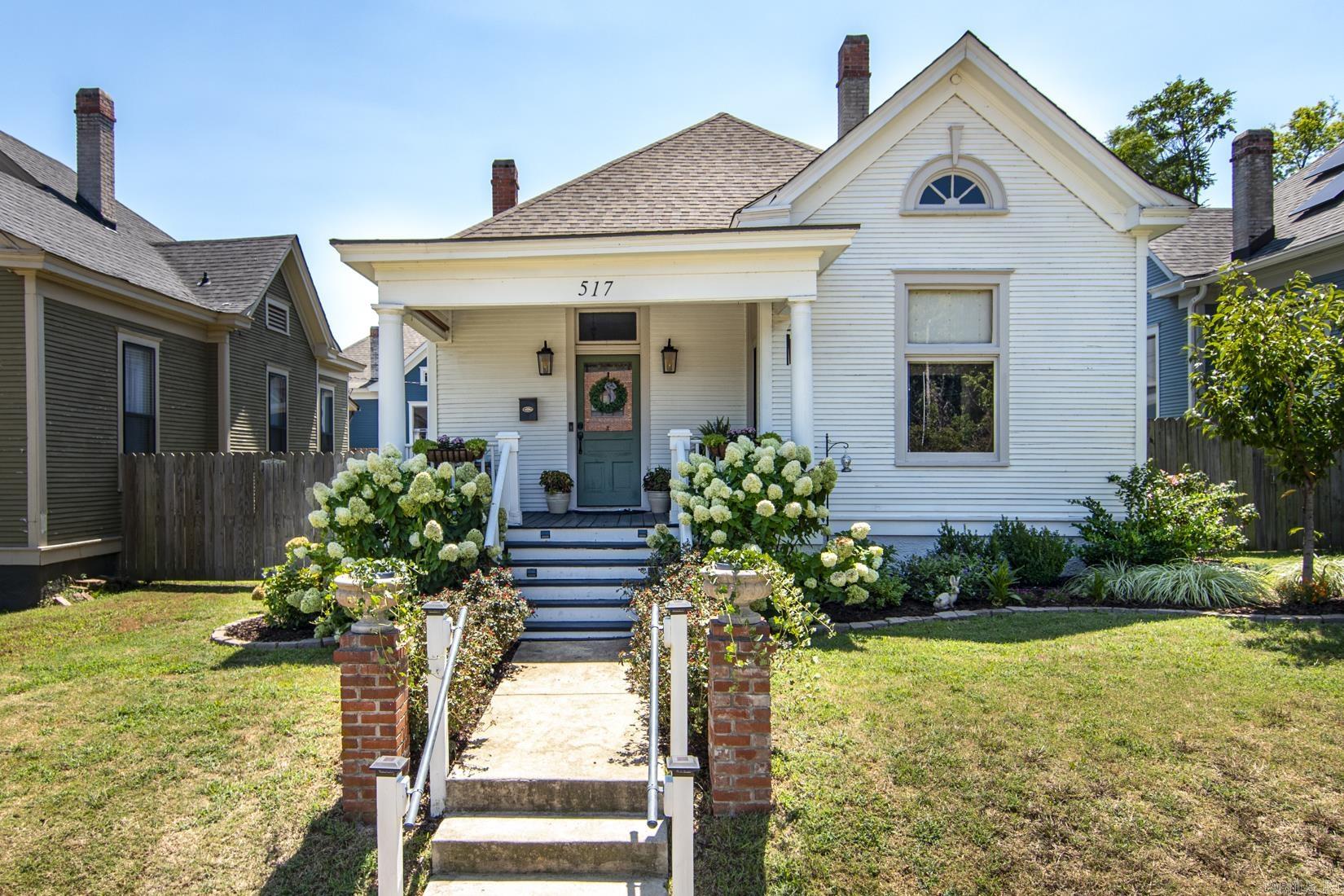 MACARTHUR PLACE ORIGINAL CITY OF - Residential