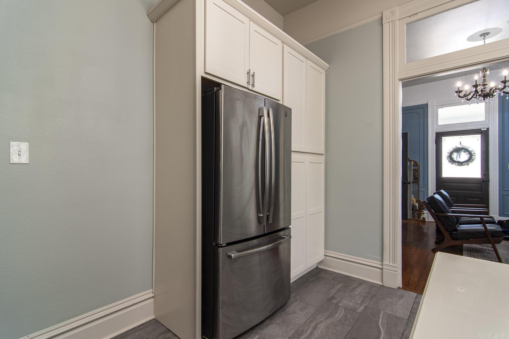 MACARTHUR PLACE ORIGINAL CITY OF - Residential