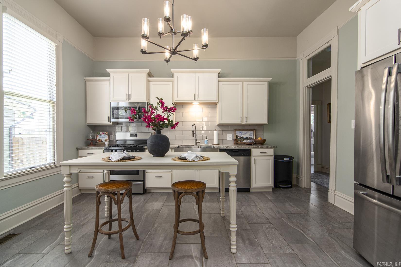 MACARTHUR PLACE ORIGINAL CITY OF - Residential