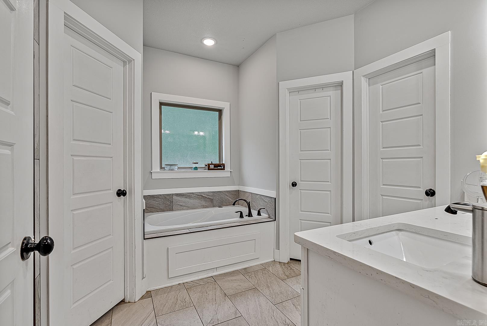 WHISPERING HILLS PHASE III REPLA - Residential
