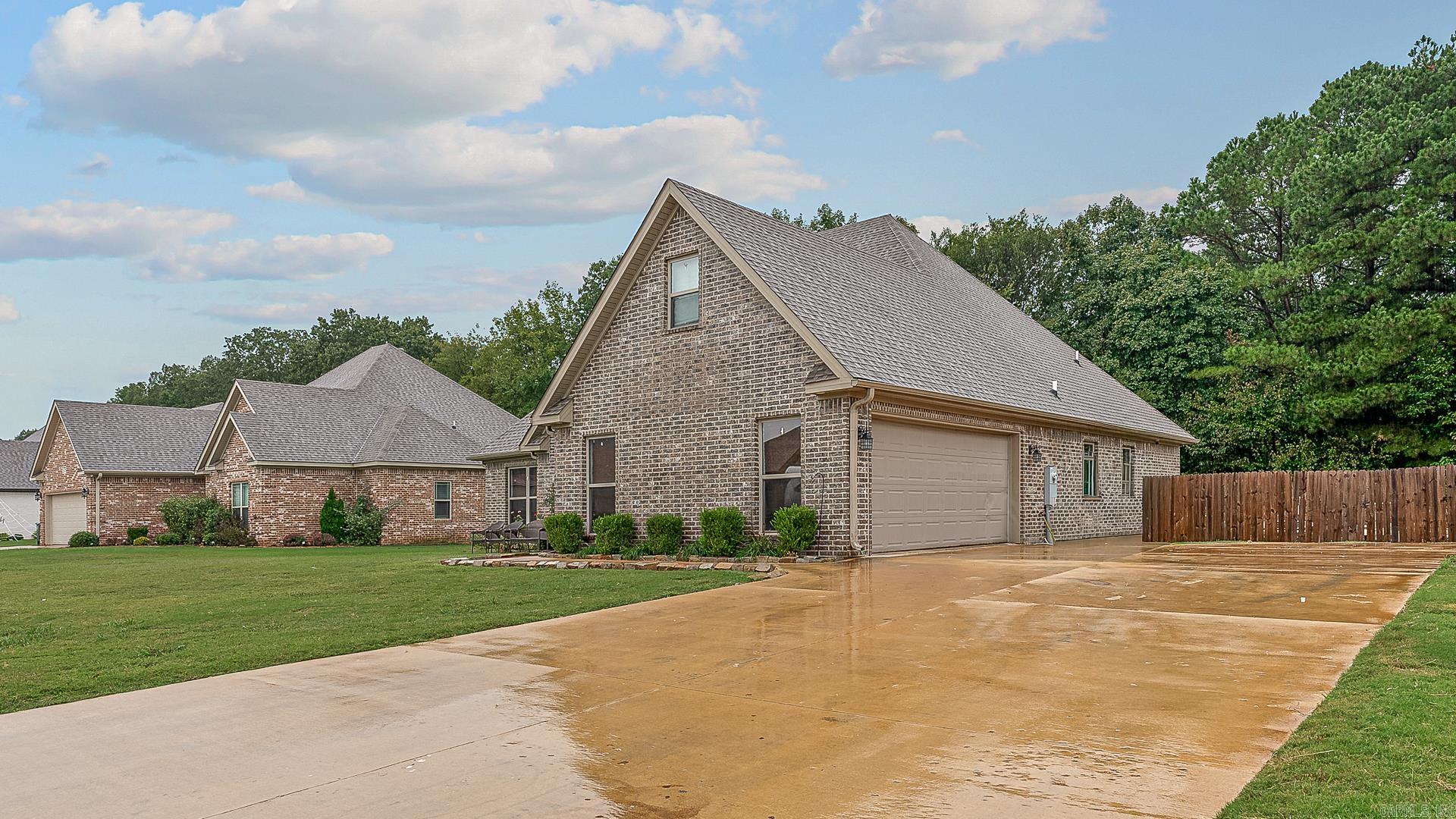 WHISPERING HILLS PHASE III REPLA - Residential