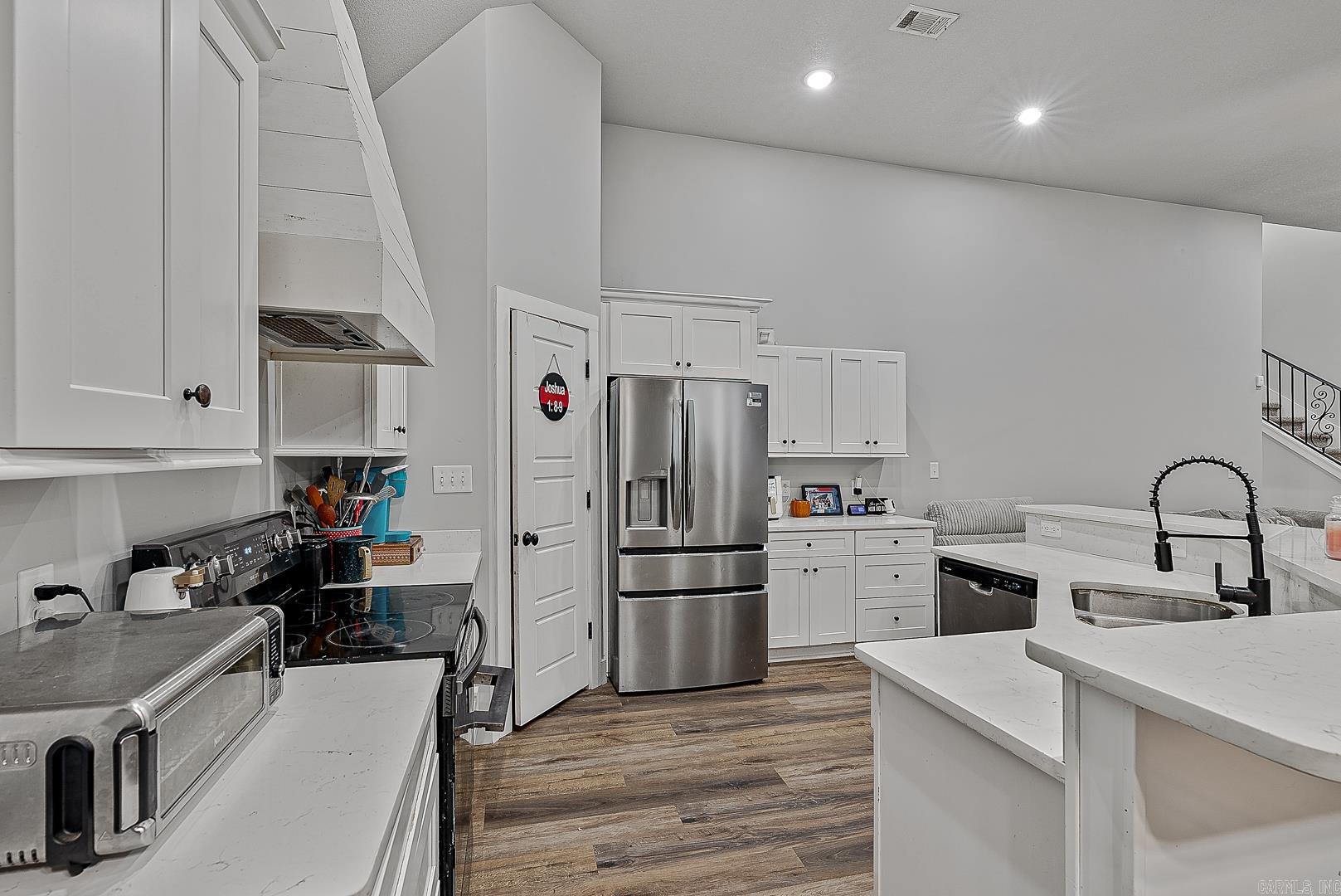 WHISPERING HILLS PHASE III REPLA - Residential