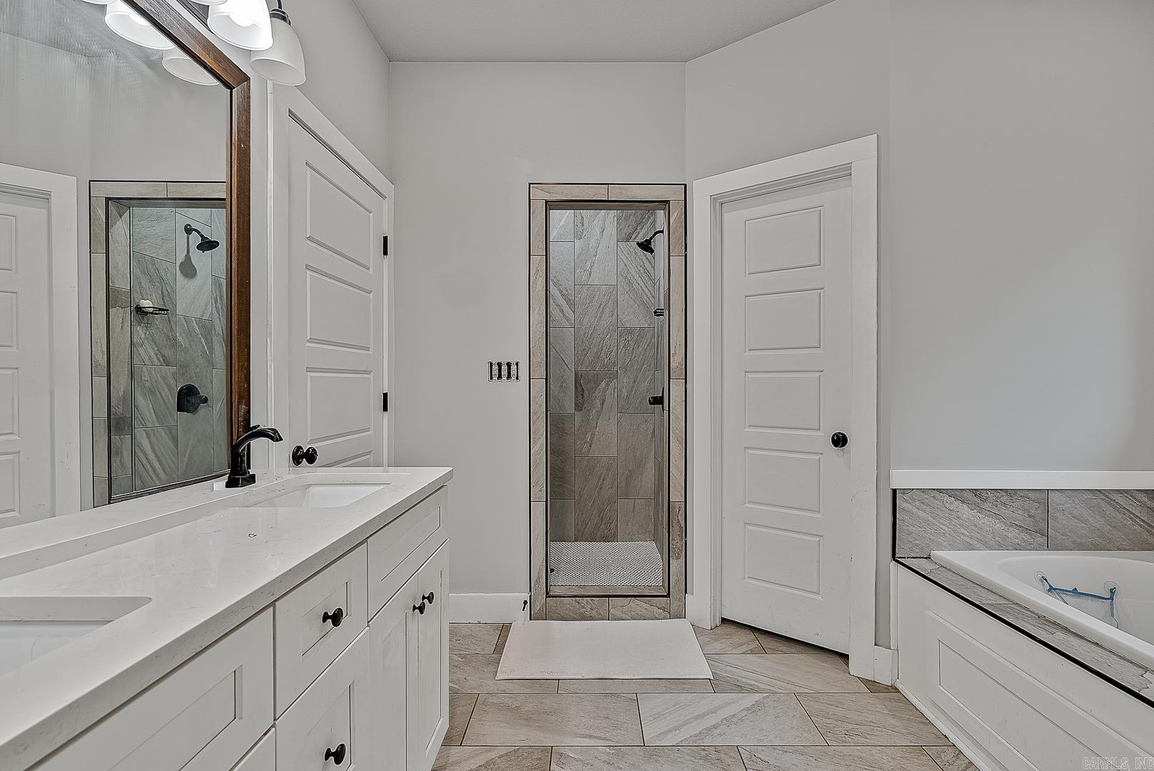 WHISPERING HILLS PHASE III REPLA - Residential