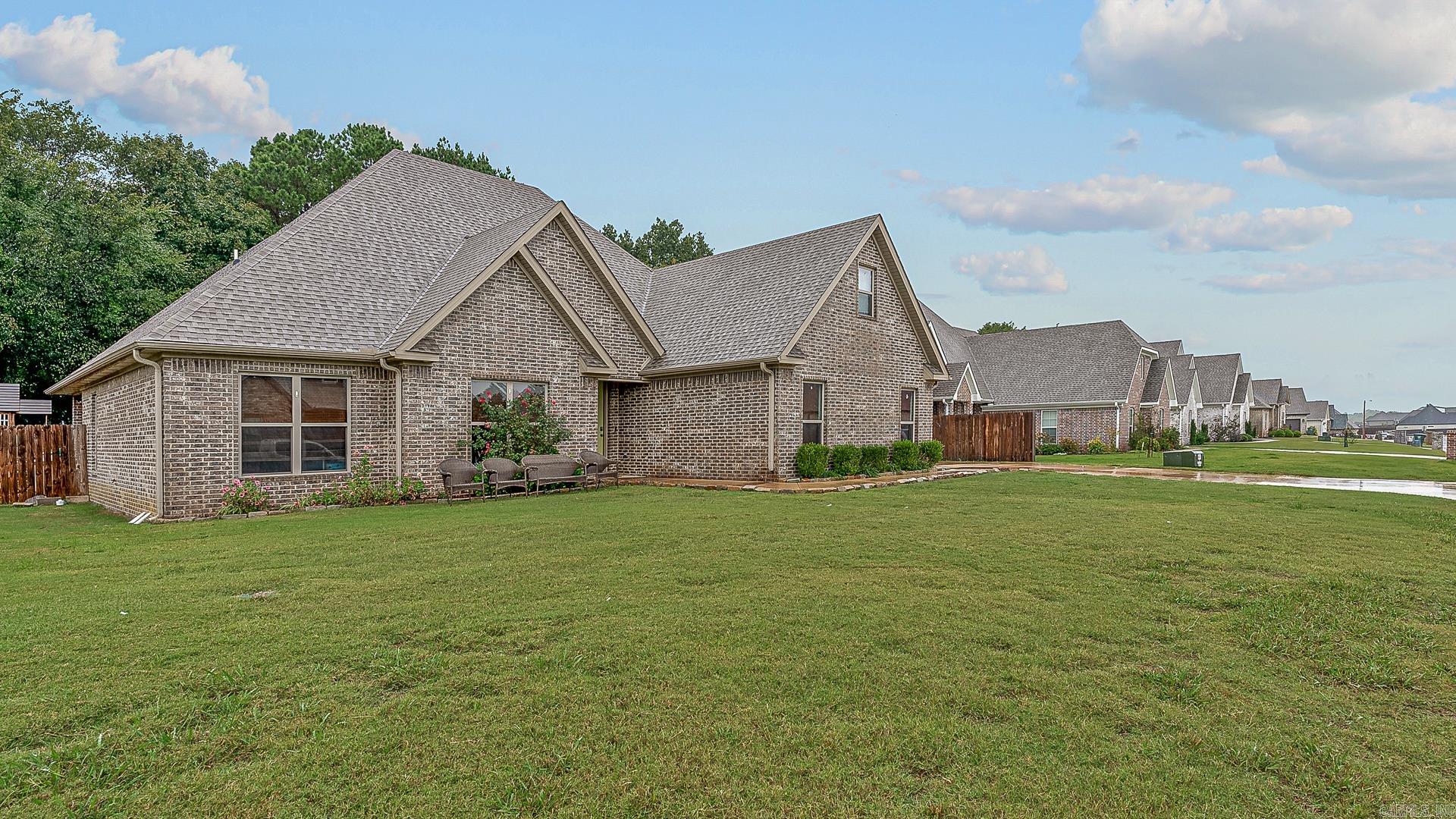 WHISPERING HILLS PHASE III REPLA - Residential
