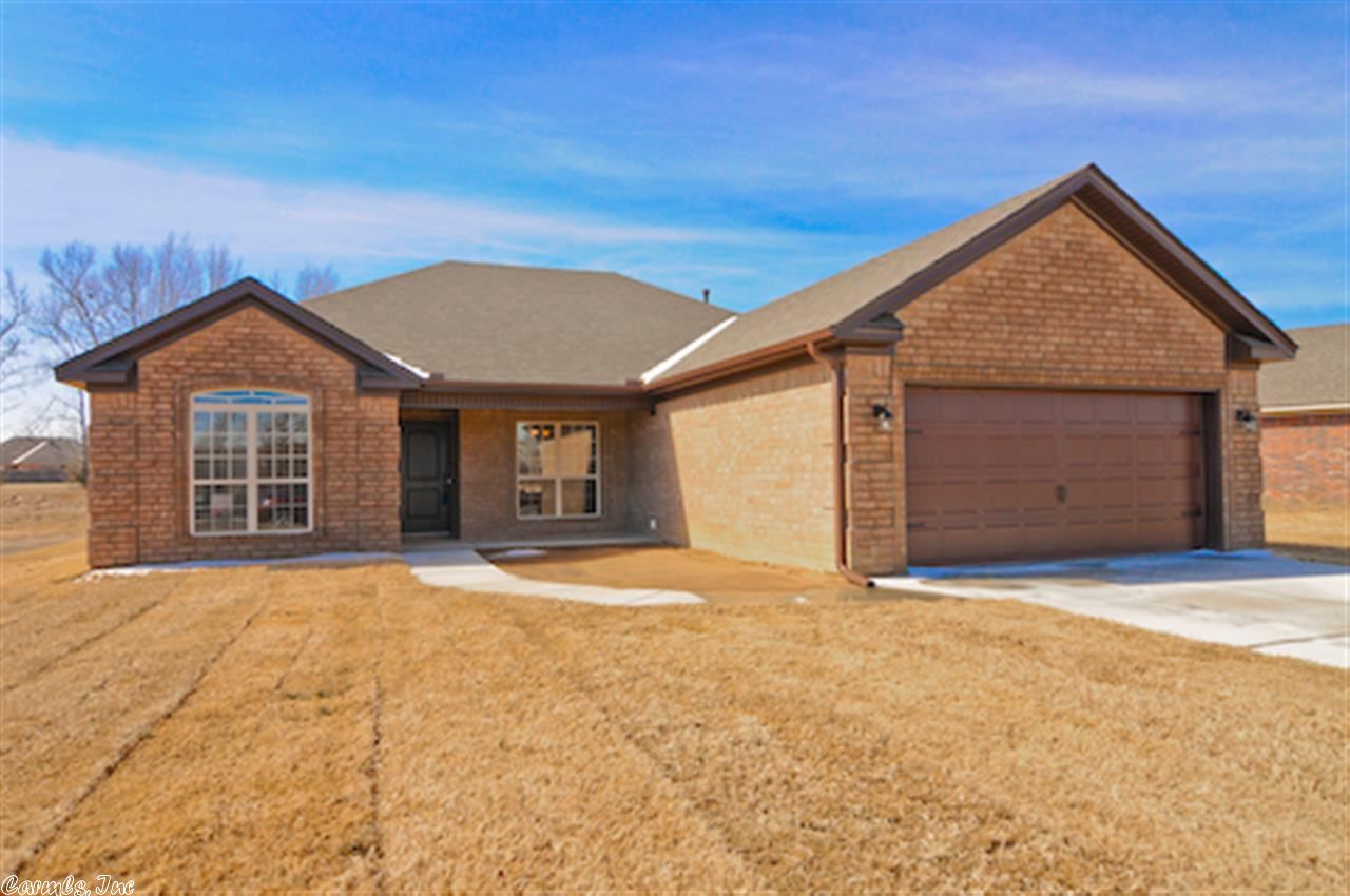 New 3 bedroom home close to LR air base at the edge of city limits with country view. Granite counters, lovely cabinets, tray ceilings, gas log fireplace, split bedroom plan, Walkin closets, carpet in bedrooms, Stained concrete floors with lovely design