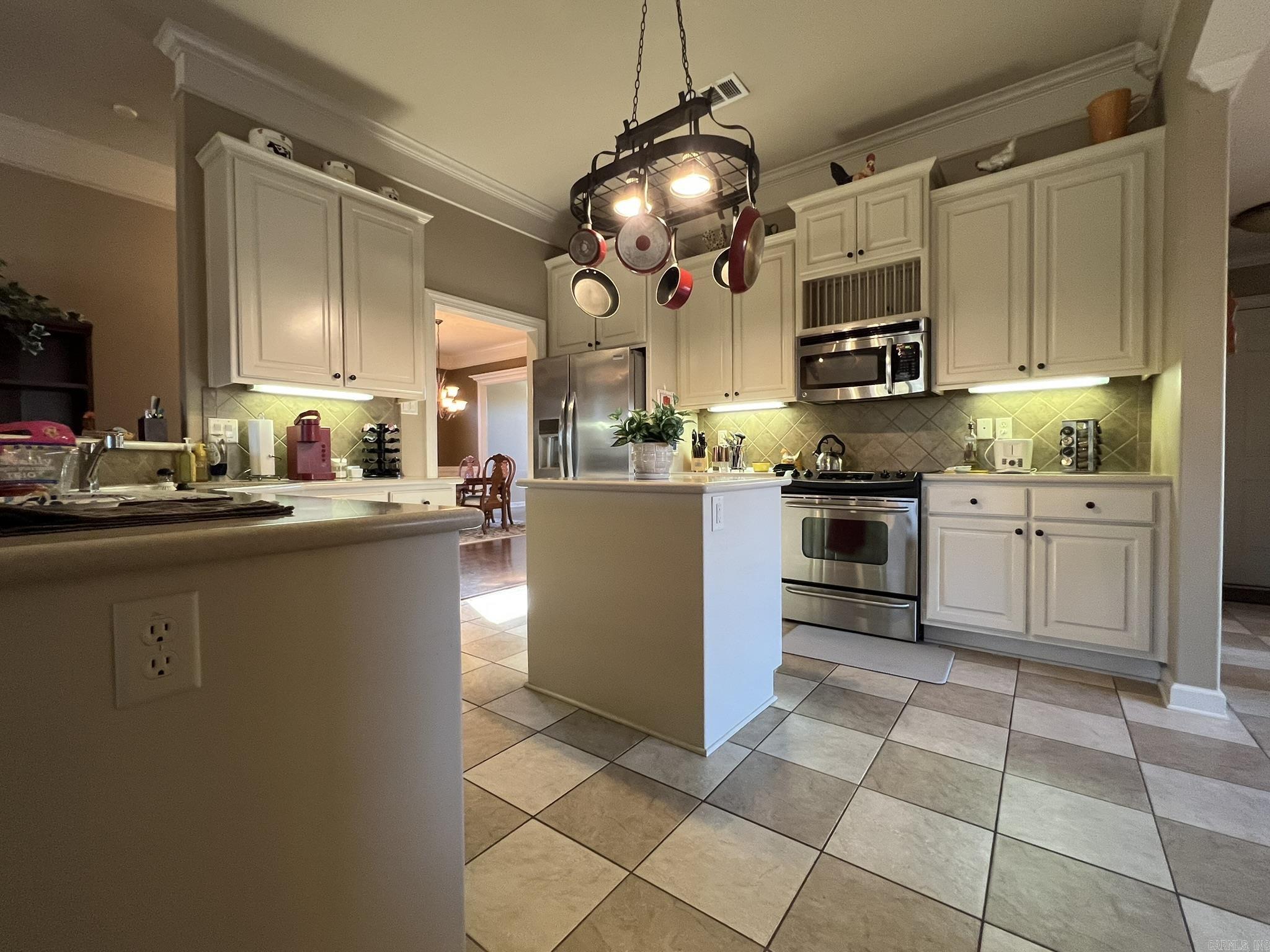 COUNTRY CLUB OF ARK THE - Residential