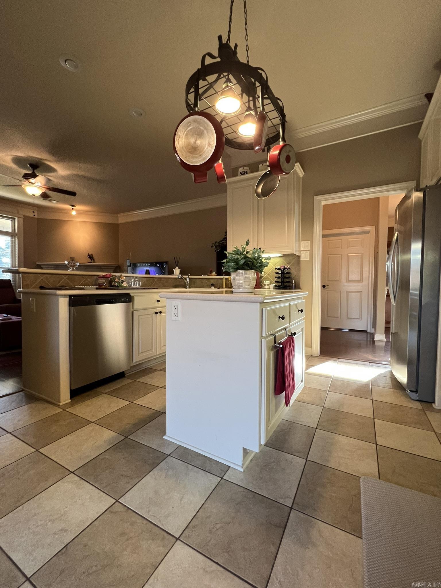 COUNTRY CLUB OF ARK THE - Residential