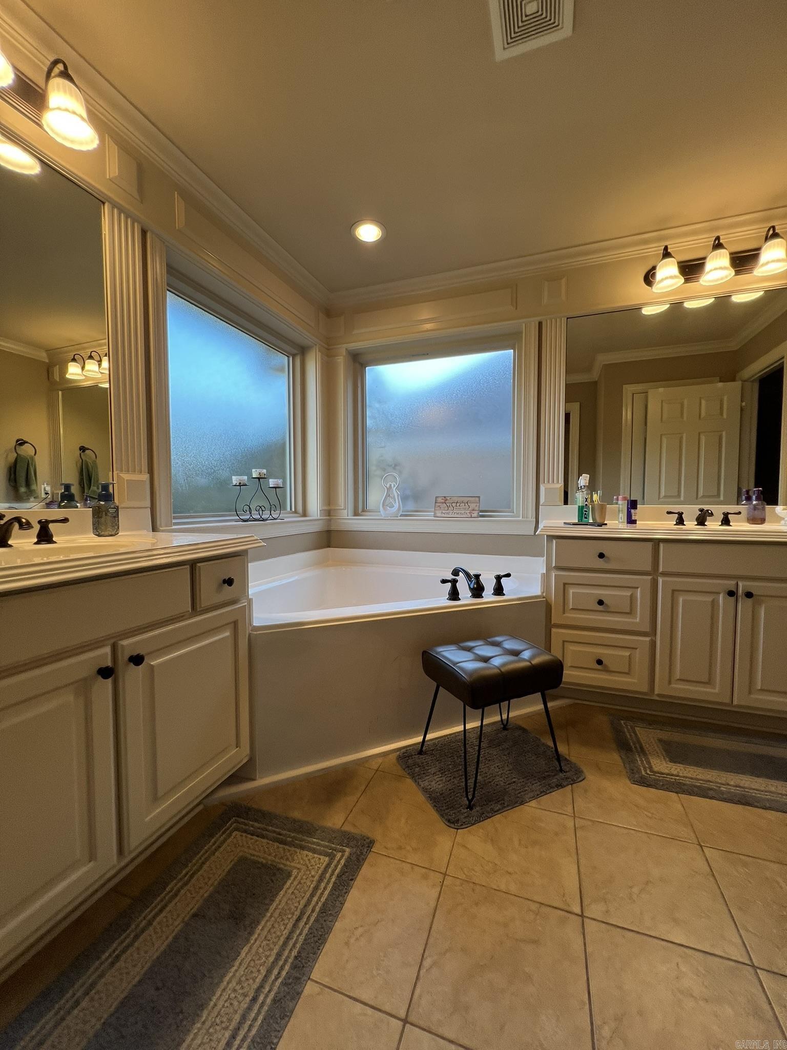 COUNTRY CLUB OF ARK THE - Residential