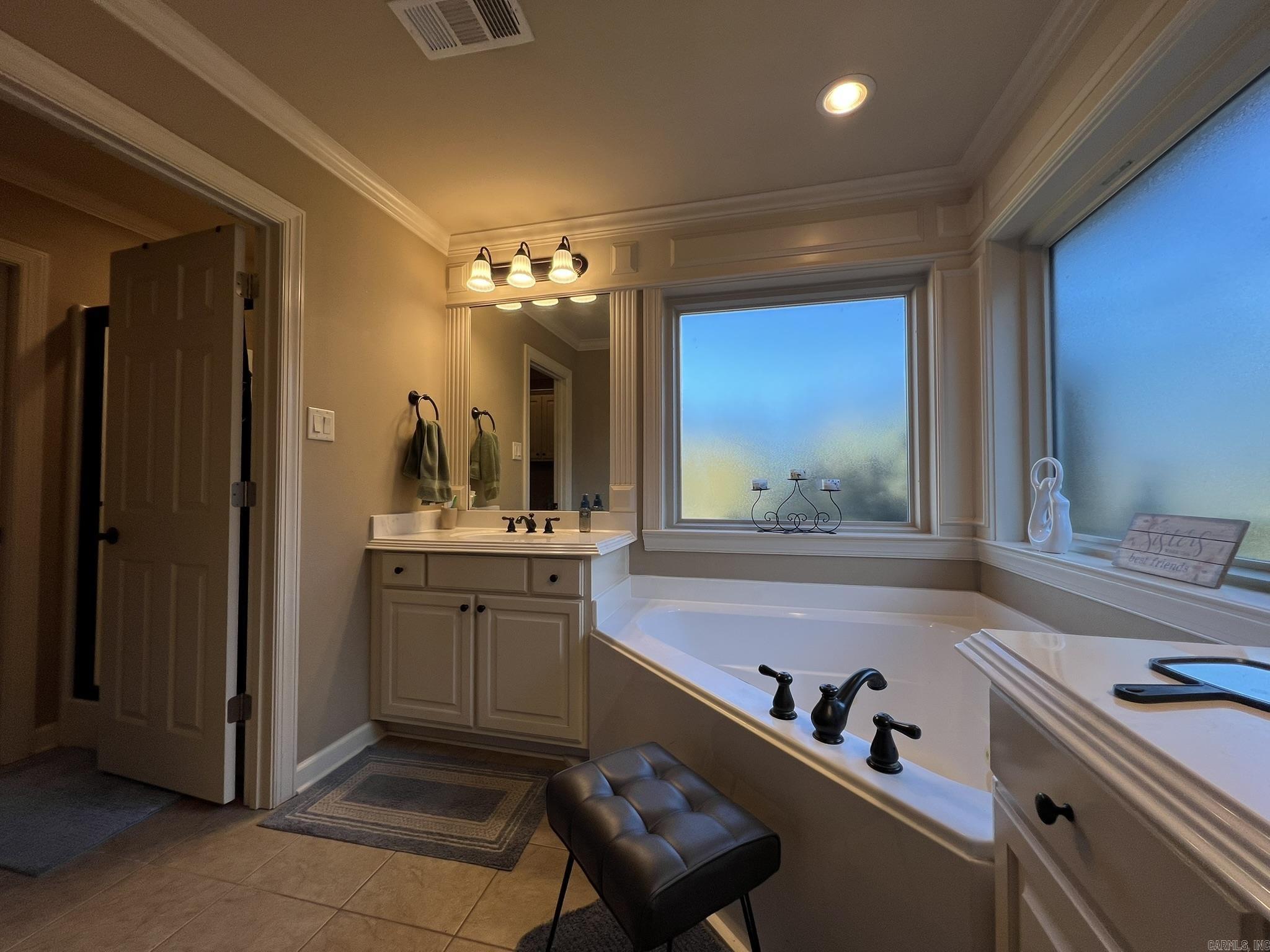 COUNTRY CLUB OF ARK THE - Residential