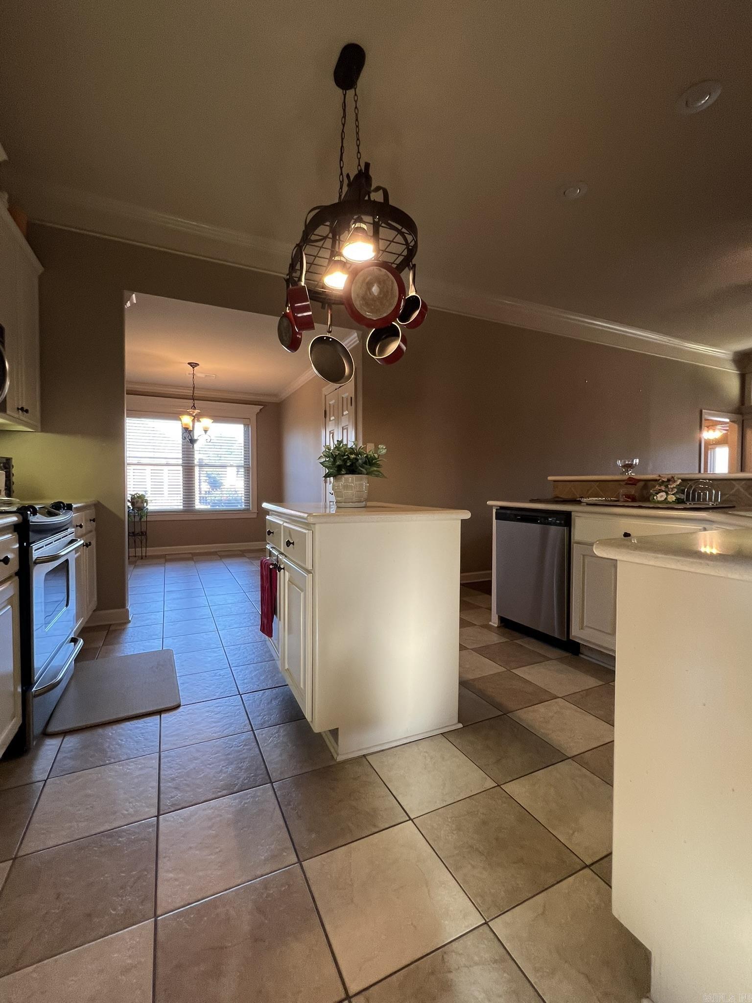 COUNTRY CLUB OF ARK THE - Residential