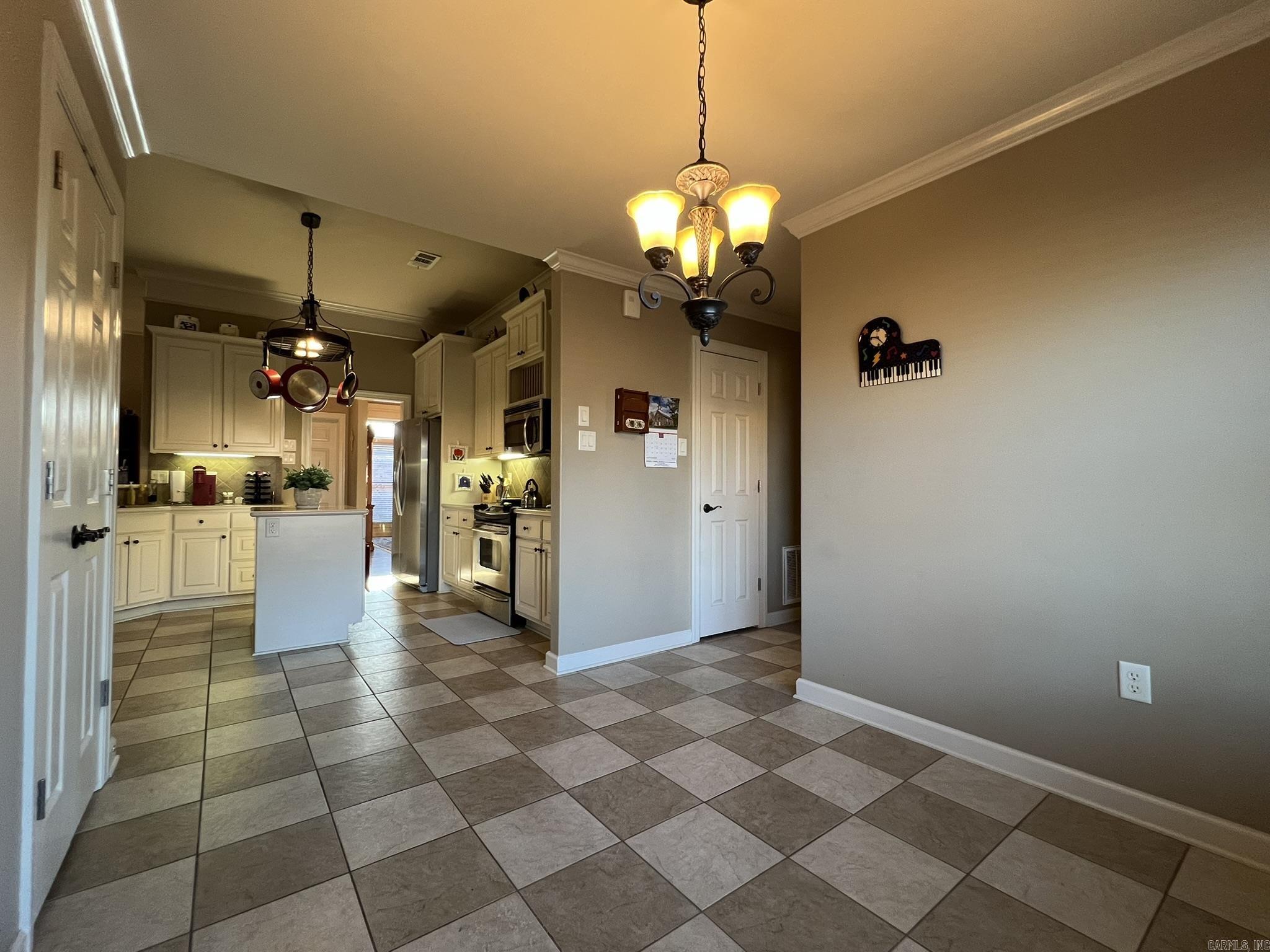 COUNTRY CLUB OF ARK THE - Residential