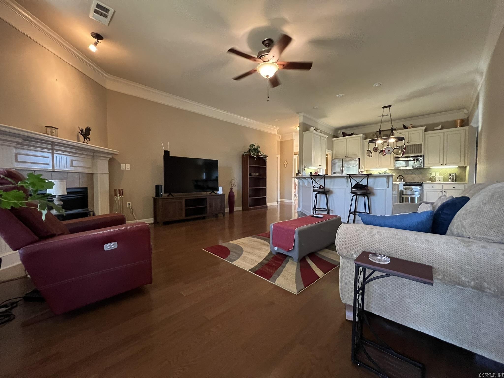 COUNTRY CLUB OF ARK THE - Residential