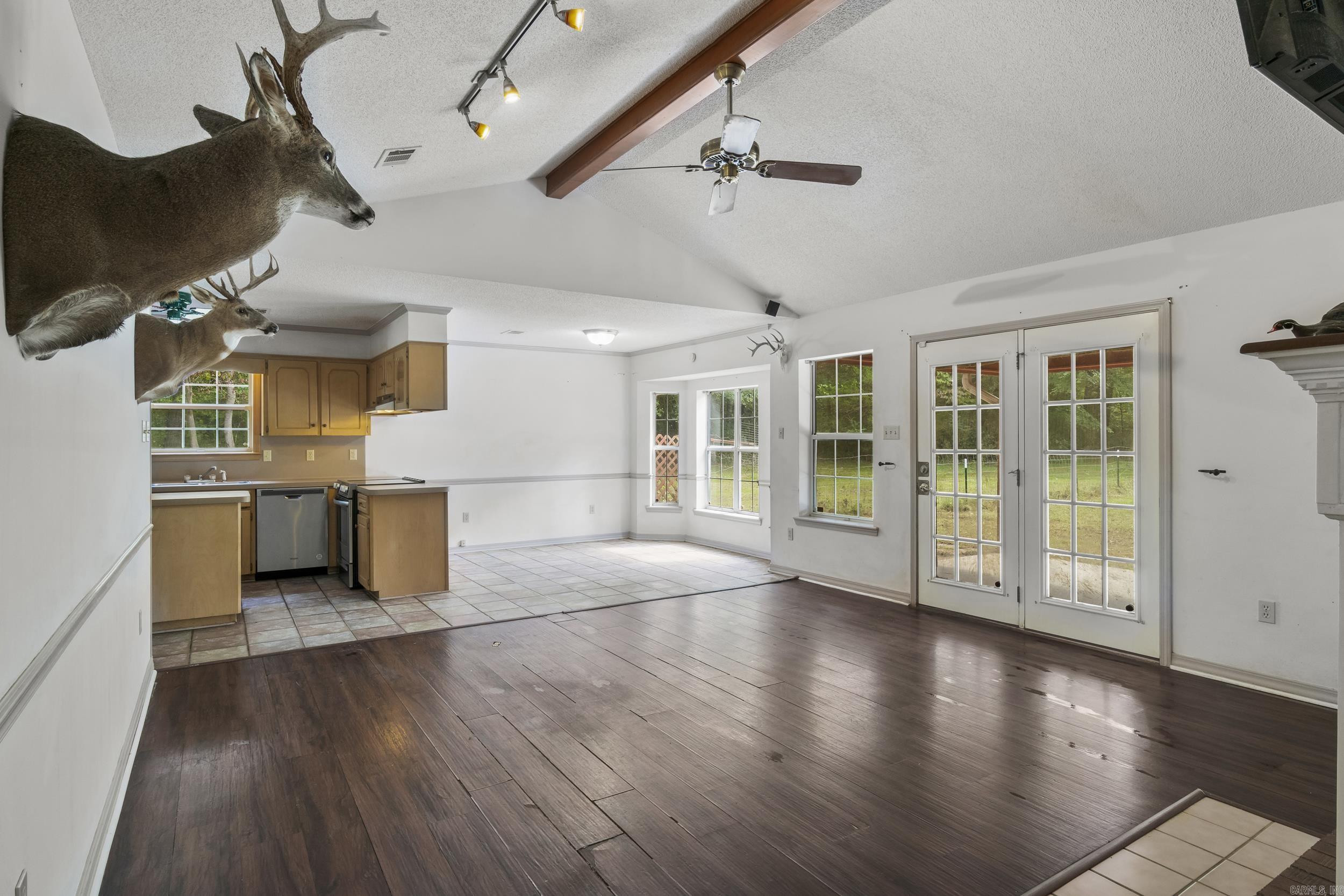 CINNAMON ACRES - Residential