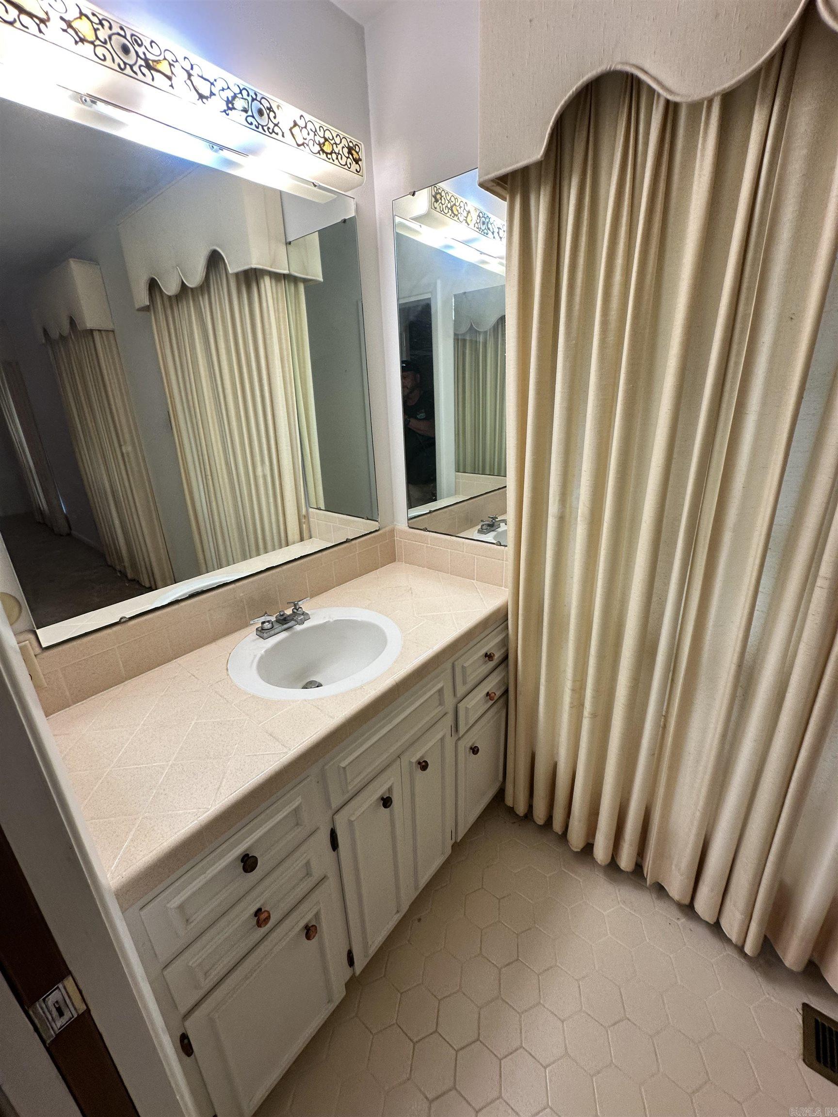 TREASURE HILL - Residential