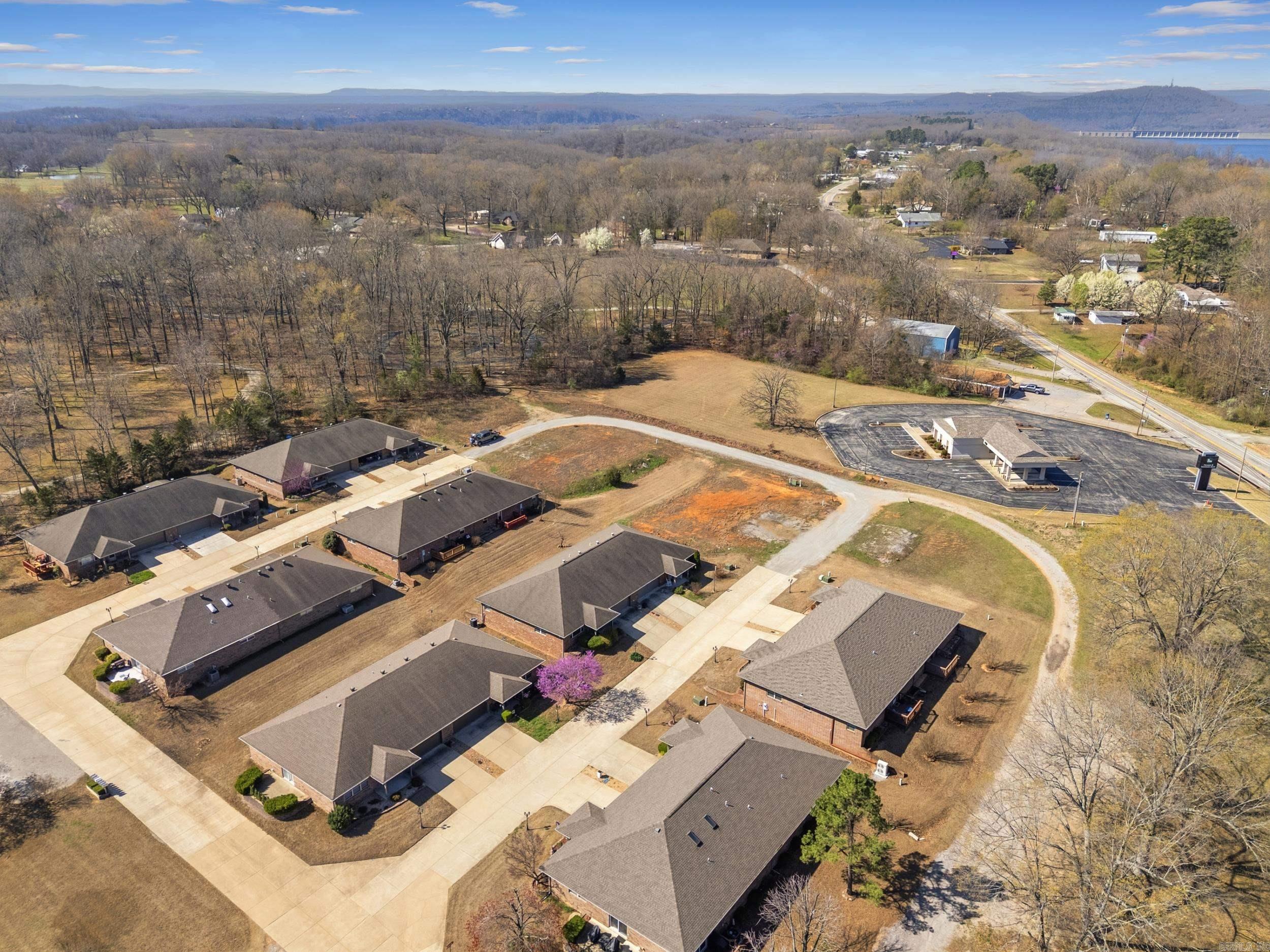 DEVONSHIRE LAKE ESTATES - Residential