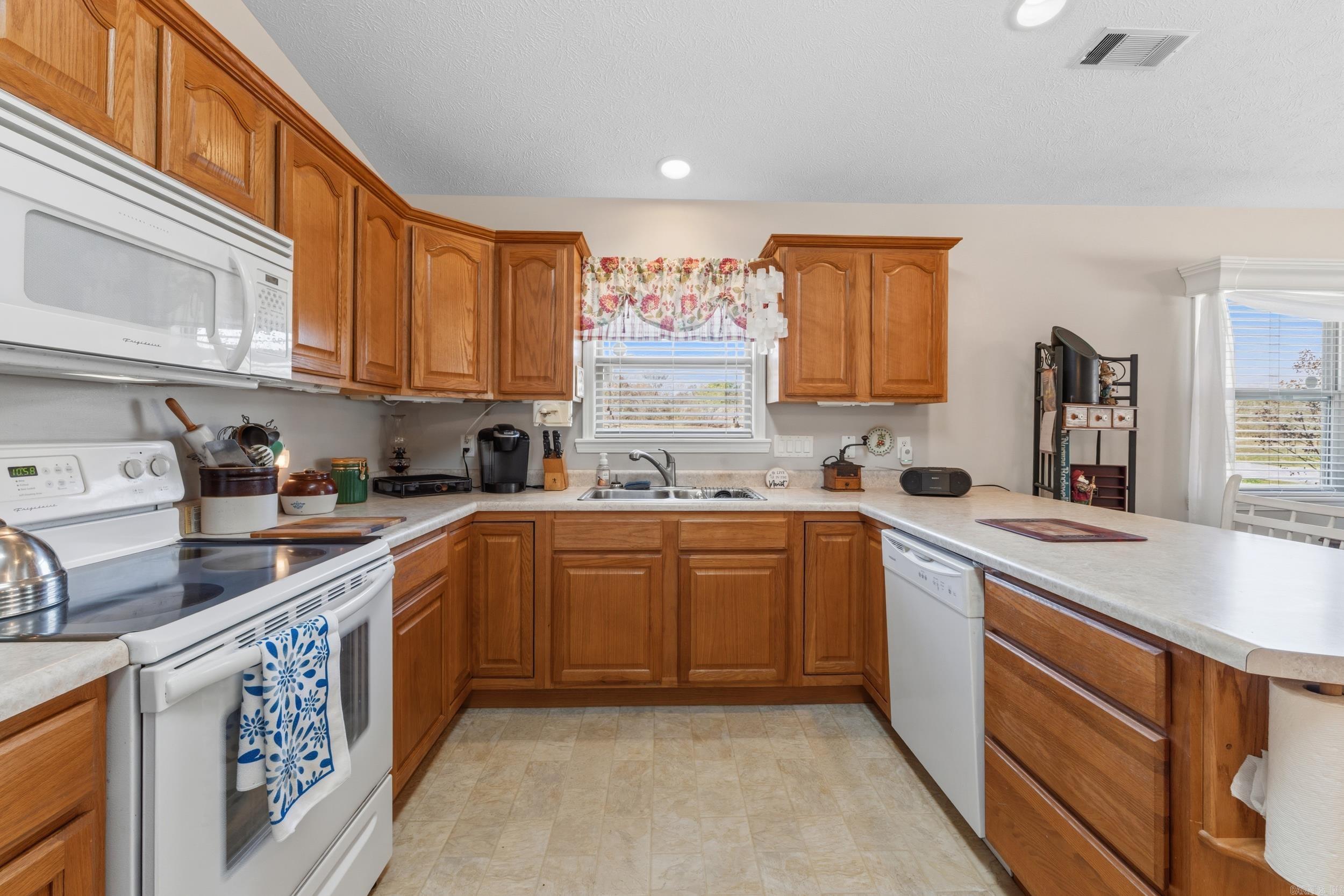 DEVONSHIRE LAKE ESTATES - Residential