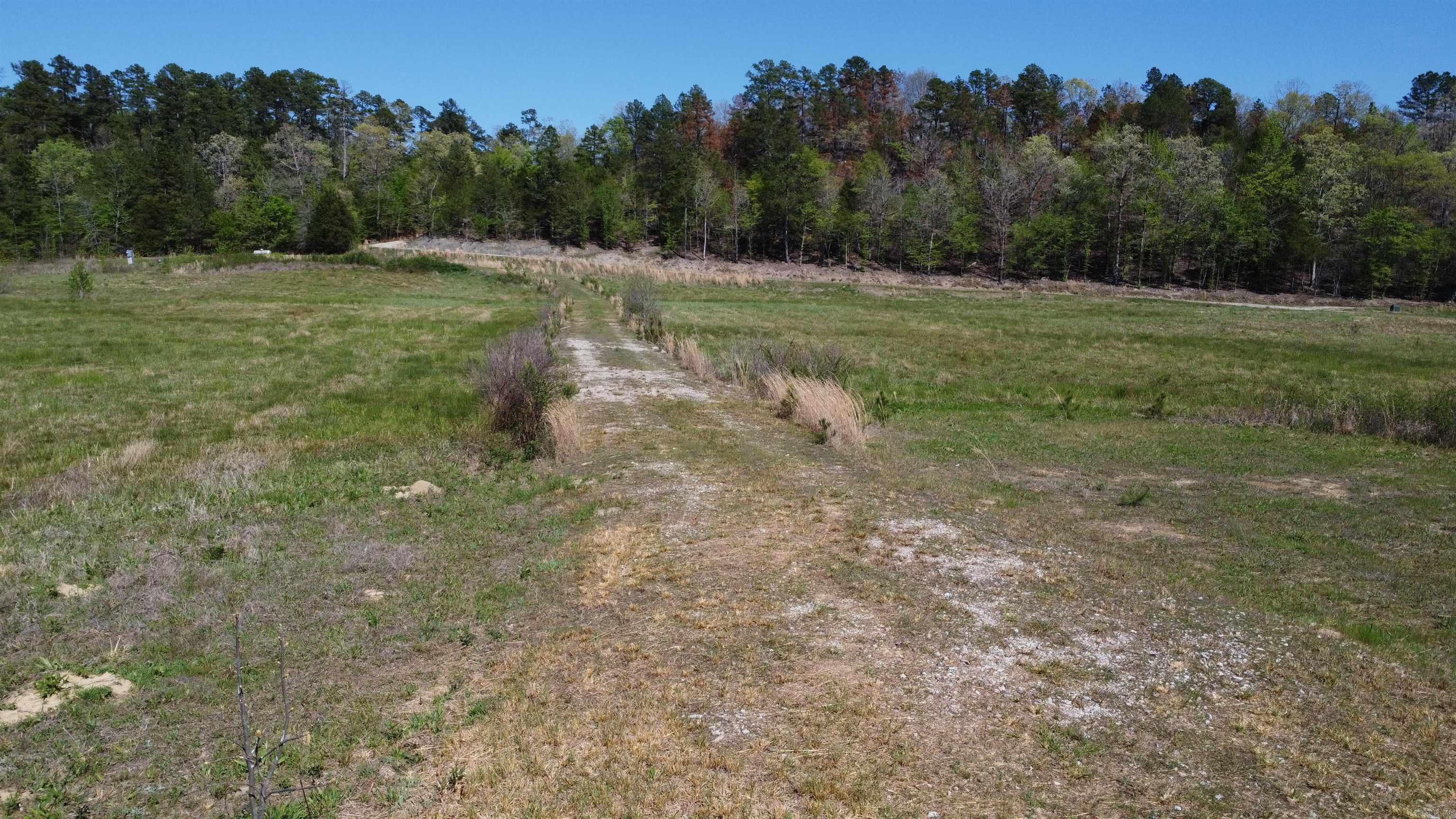 REVAS RETREAT - Land