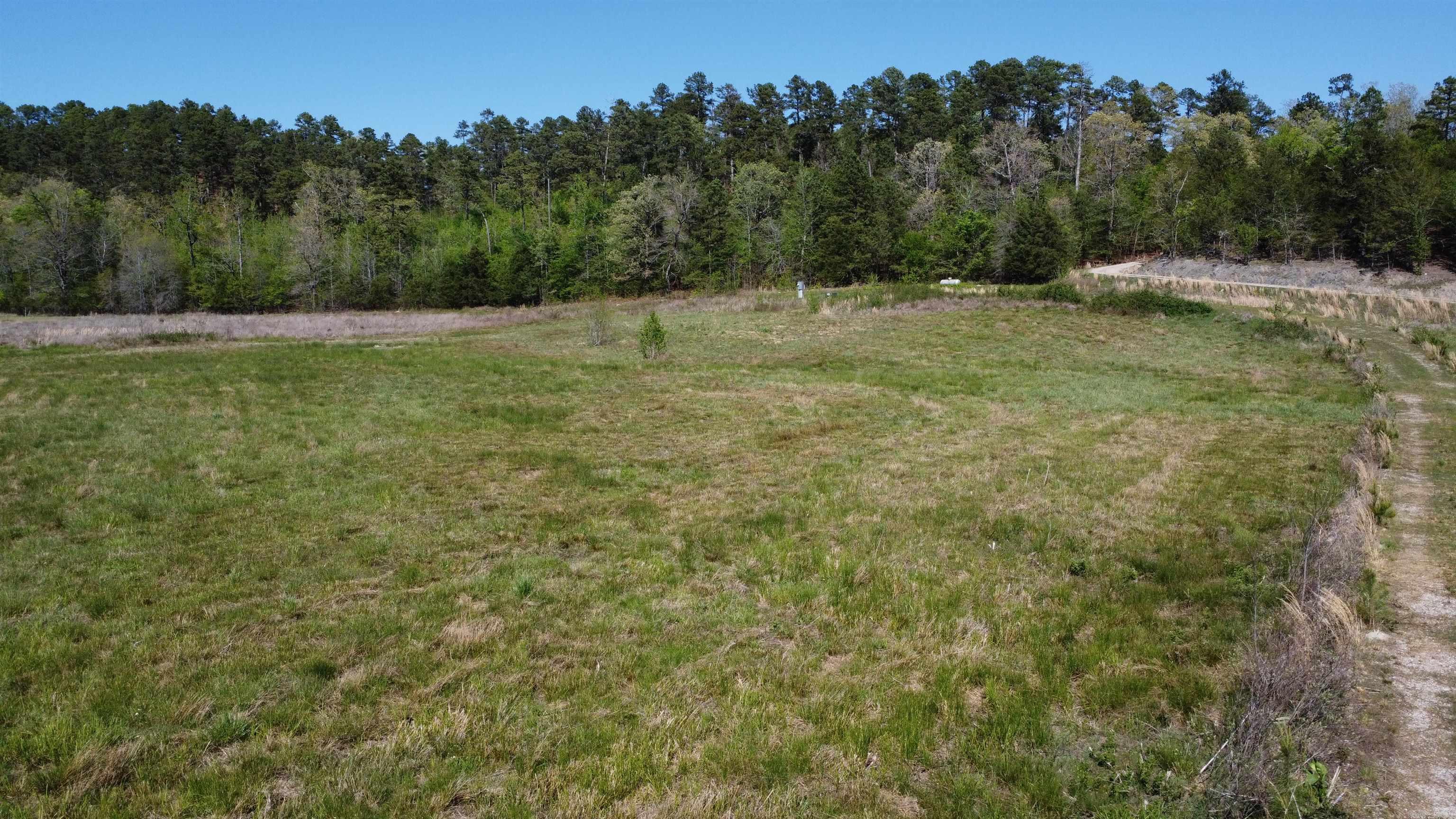 REVAS RETREAT - Land