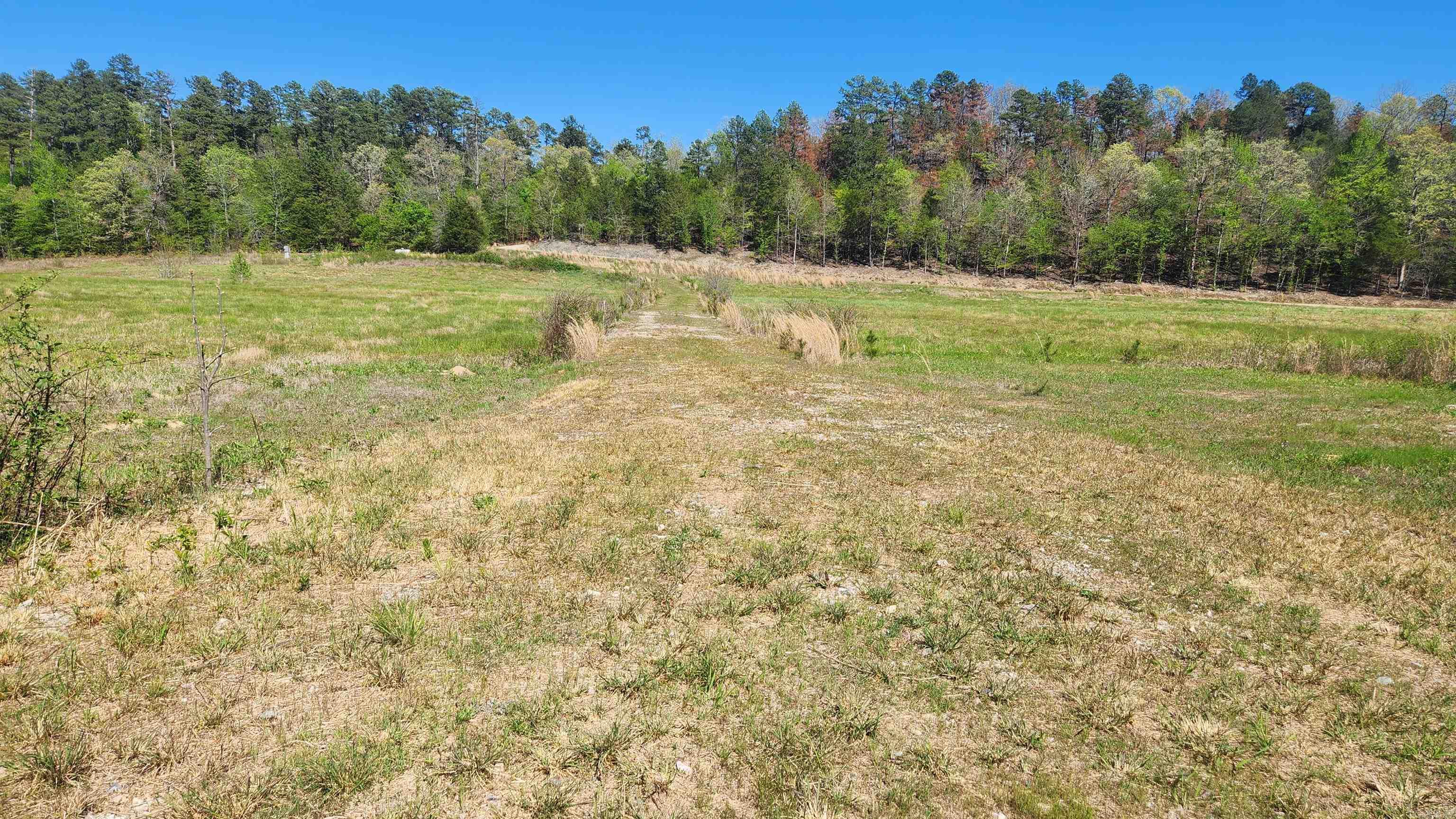 REVAS RETREAT - Land