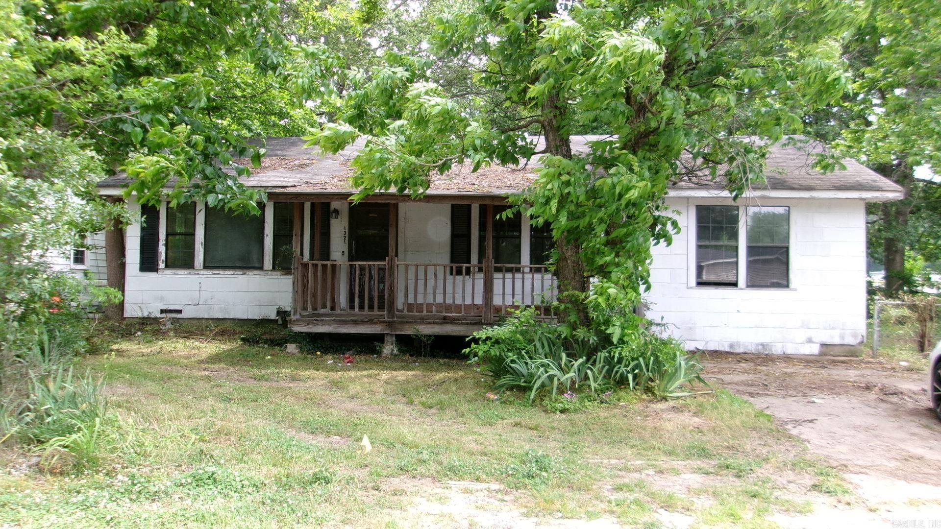 Great investment opportunity for investors! Home has 3 bedrooms,2 bathrooms,living/dining combo and a big backyard.Great for first time home to add updates and personal touches to make the perfect home.Property being sold as-is,seller and agent have no disclosures on property.Buyer reponsible for turning utilities on for all inspections.