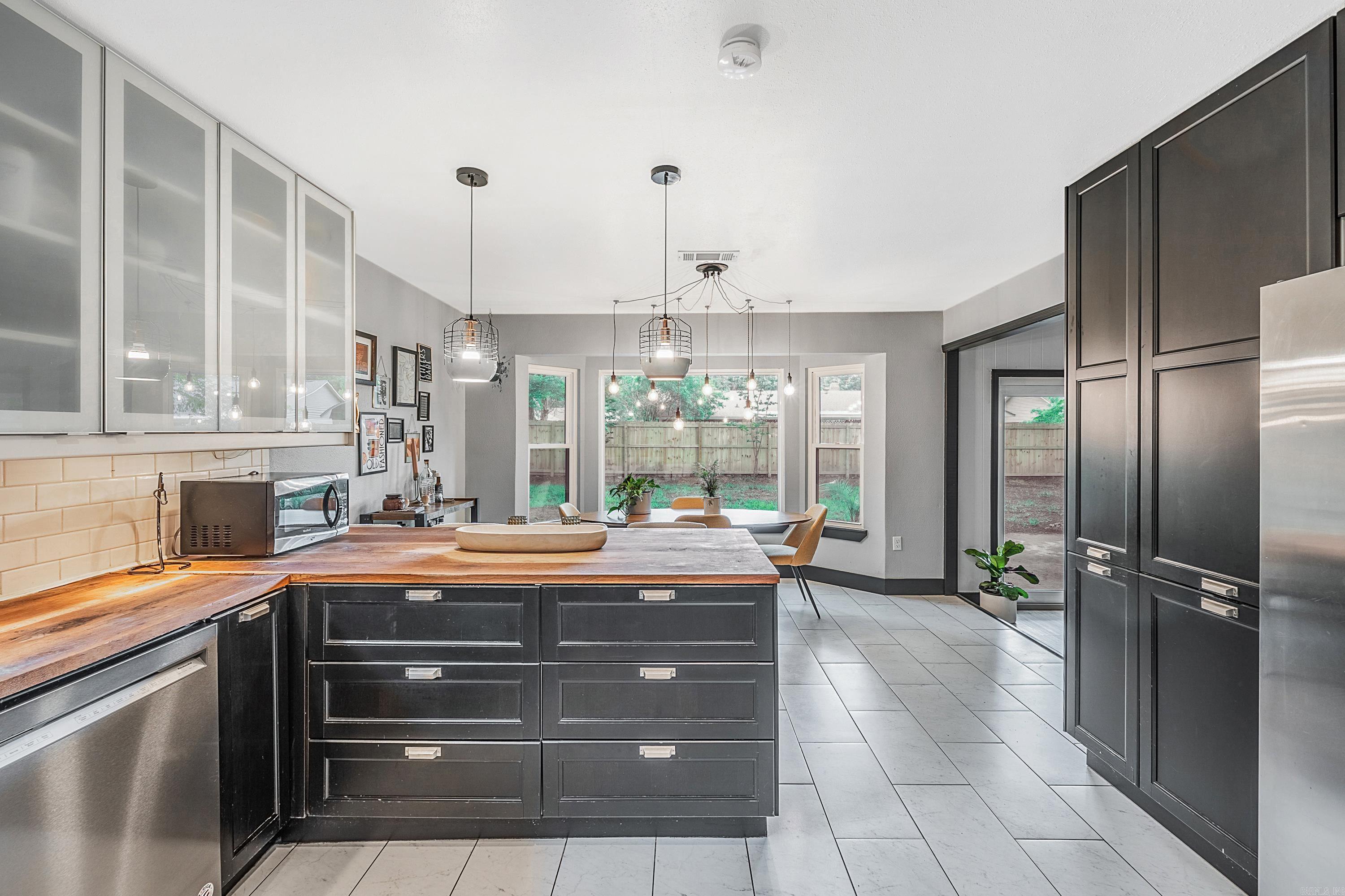 SMOKING OAKS ADD - Residential