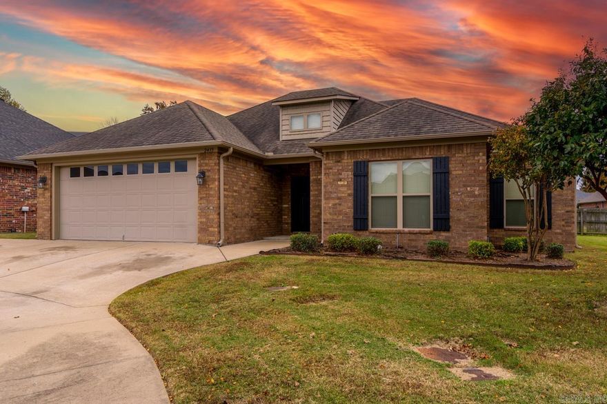 4 BEDROOM 2 BATH HOME IN NAHLEN COVE PUD. LARGE KITCHEN WITH CUSTOM PAINTED CABINETS AND GRANITE COUNTERTOPS. WOOD BLINDS THROUGHOUT. PRIMARY IS SEPERATE FROM GUEST ROOMS. LARGE MASTER BATH WITH LARGE WALK IN CLOSET. LOCATION IS CLOSE TO SHOPPING AND INTERSTATE.