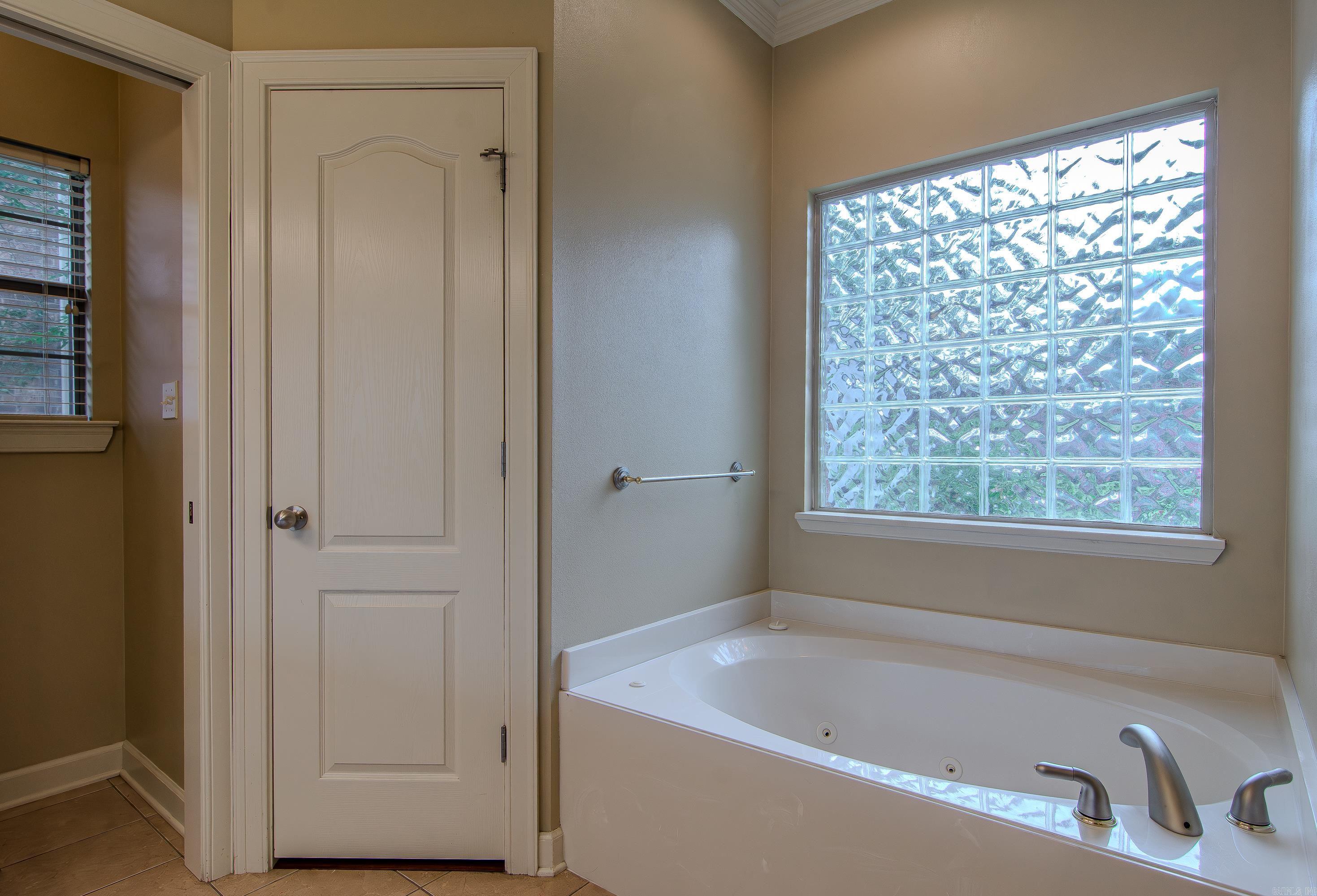 COUNTRY CLUB OF ARK THE - Residential