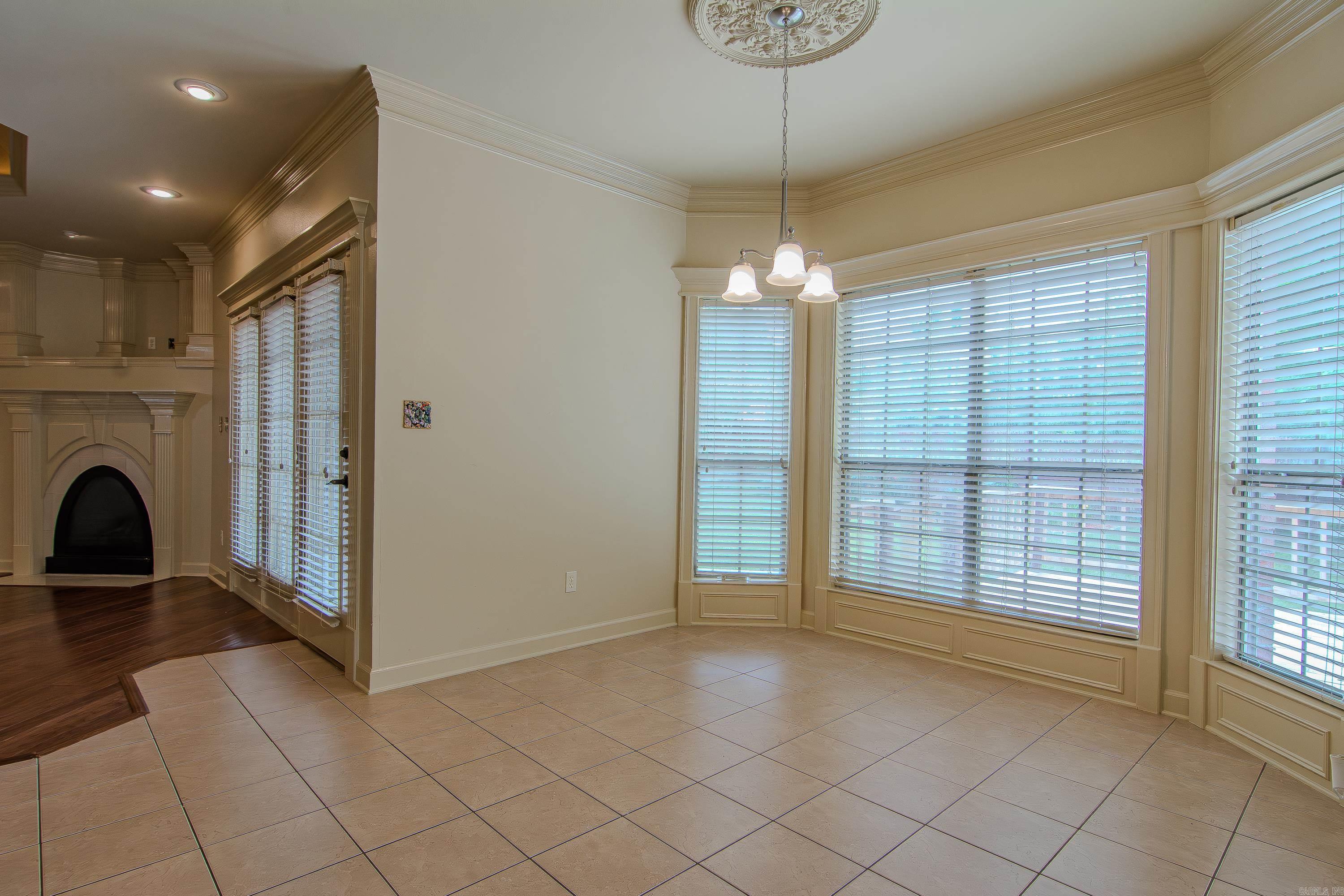 COUNTRY CLUB OF ARK THE - Residential