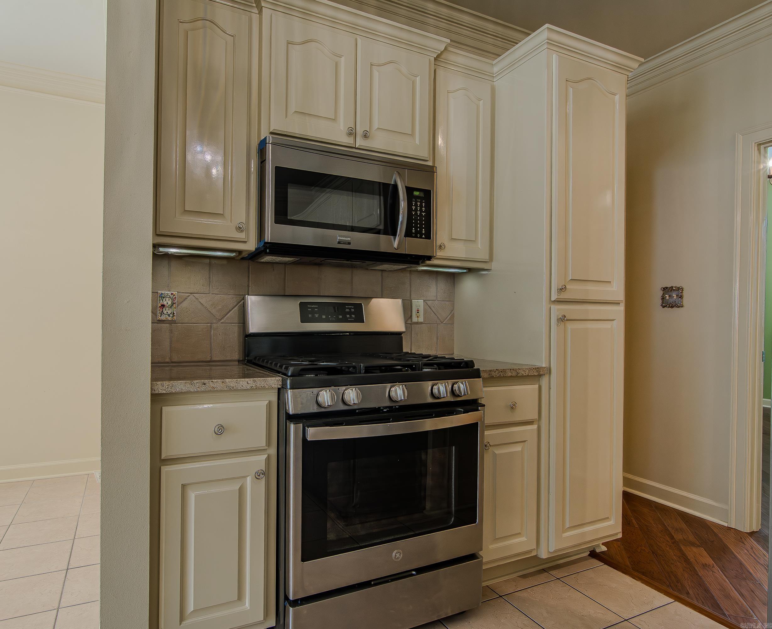 COUNTRY CLUB OF ARK THE - Residential