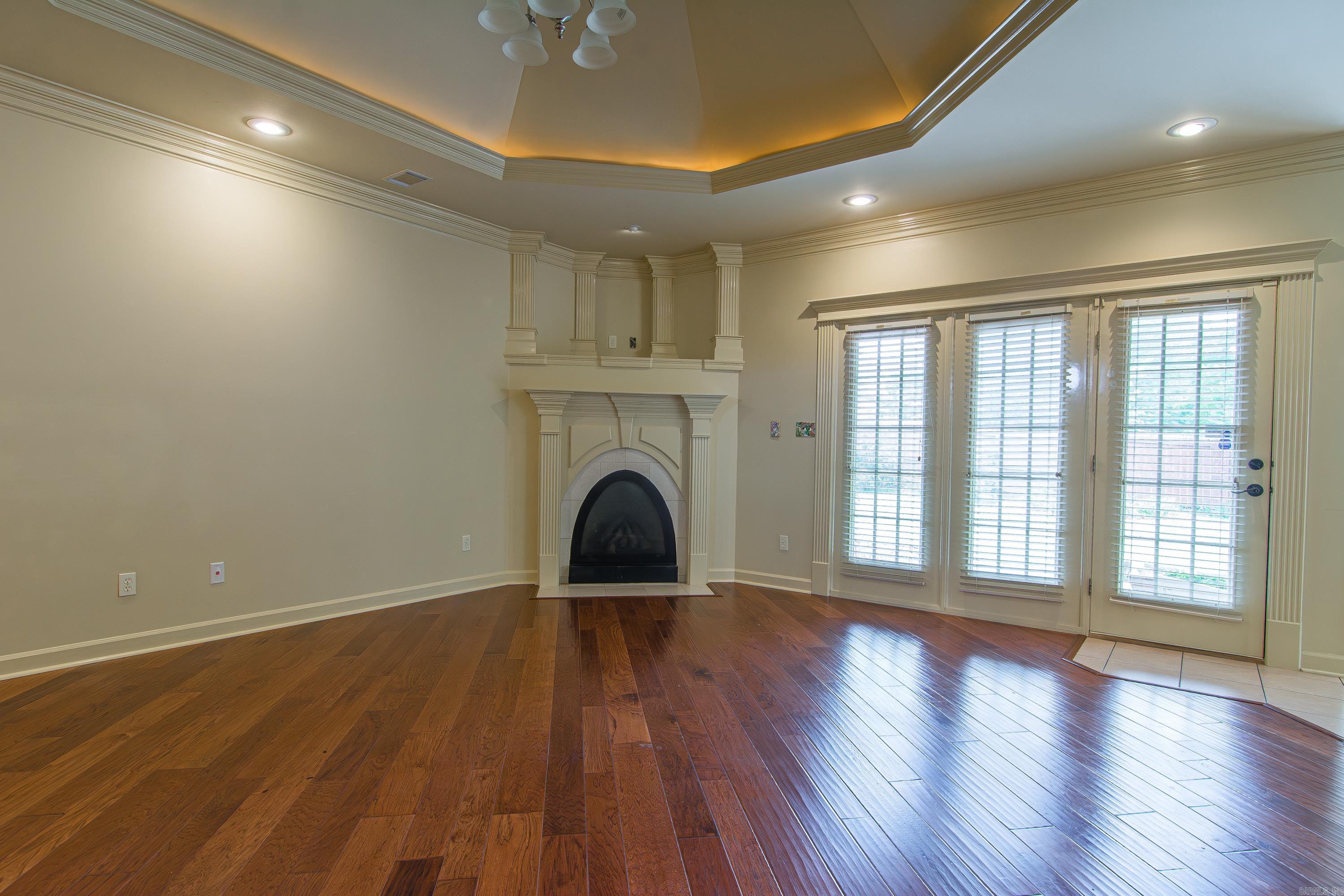 COUNTRY CLUB OF ARK THE - Residential