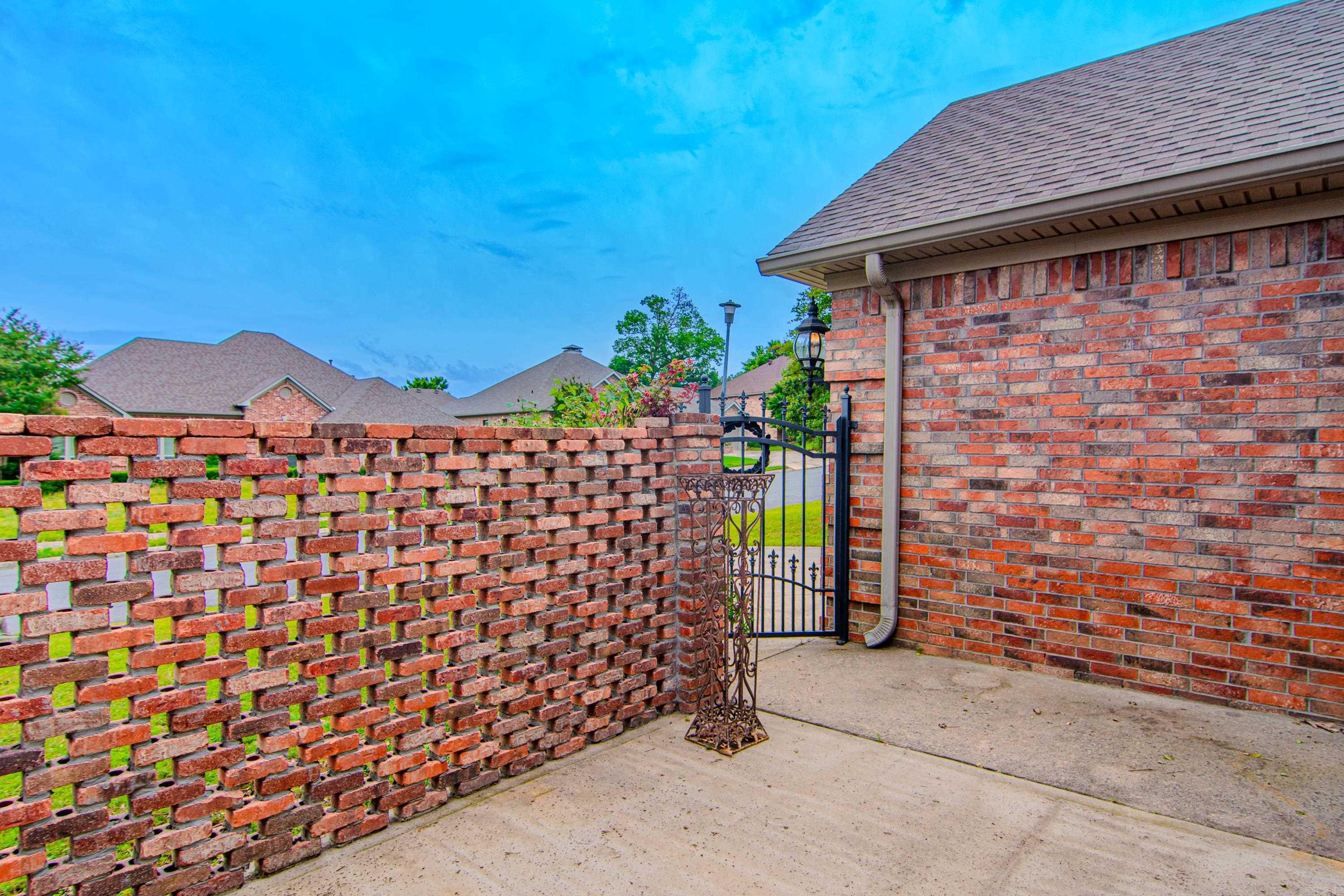 COUNTRY CLUB OF ARK THE - Residential