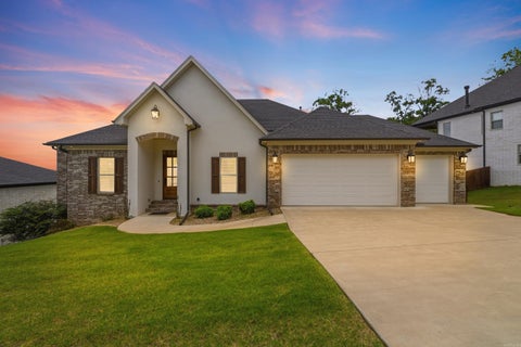 Photo of 34 Sagamore Court Ct, Maumelle, AR 72113 (MLS # 26027290)