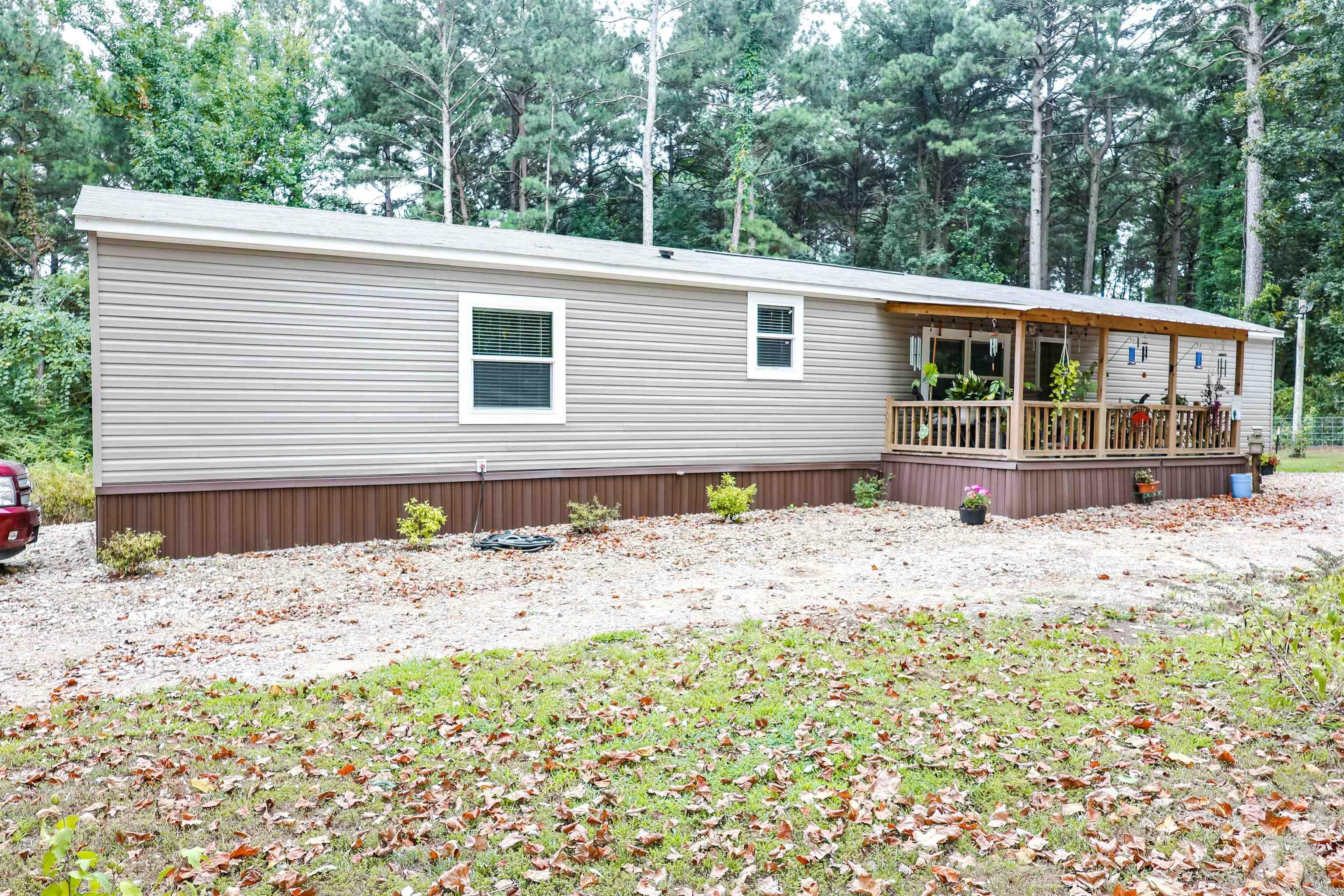 Check out this 2023 custom-built manufactured home featuring 3 bedrooms and 2 bathrooms. This well-maintained property includes underpinned porches, a double garage, and a convenient circle drive. Located near the Little Missouri River, Lake Greeson, and just a short drive to Albert Pike Recreation Area, Shady Lake, and Daisy State Parkāperfect for outdoor enthusiasts. The area also offers excellent opportunities for recreational hunting. Home includes a manufacturerās warranty.