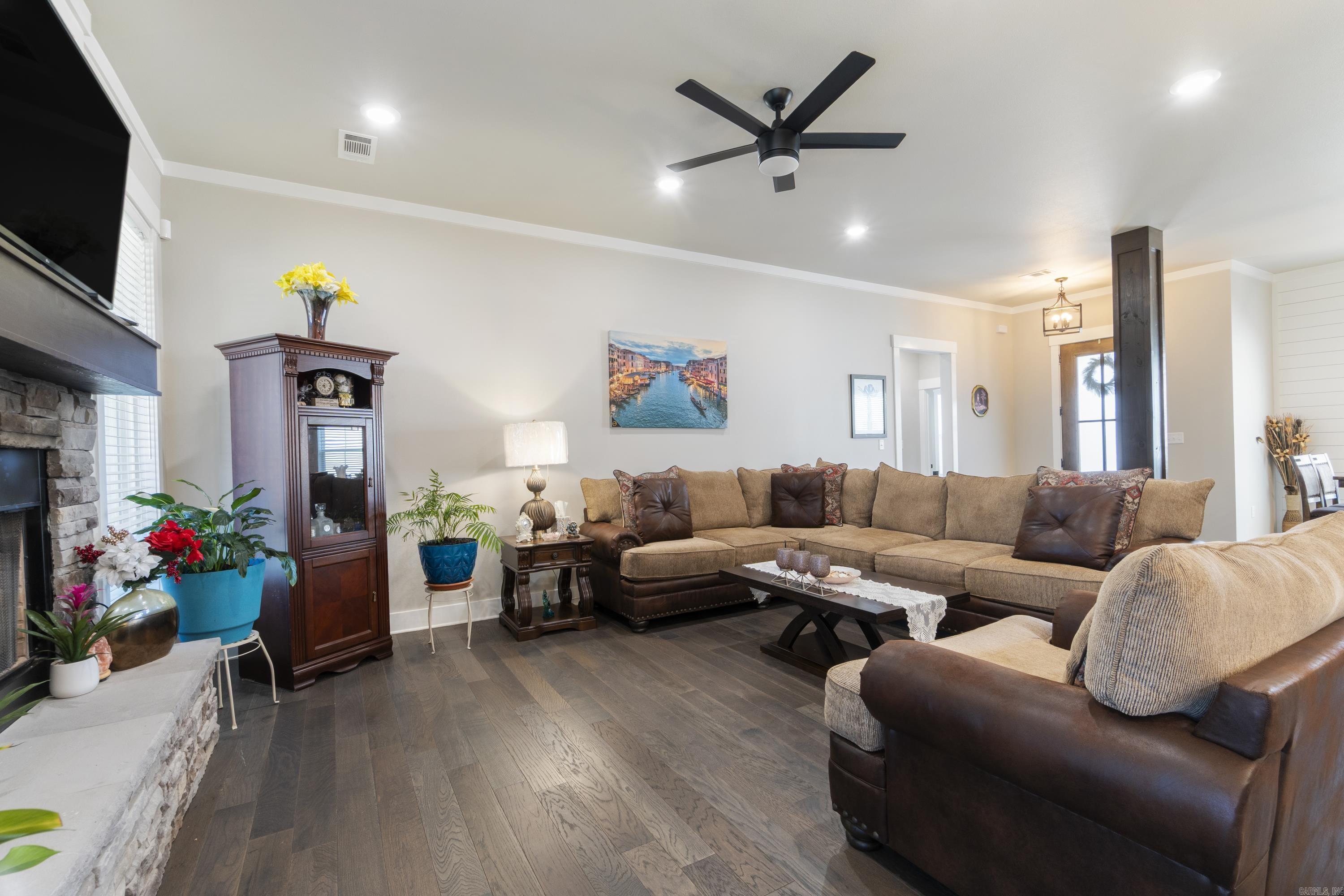 THE WOODS OF HURRICANE LAKE ESTA - Residential