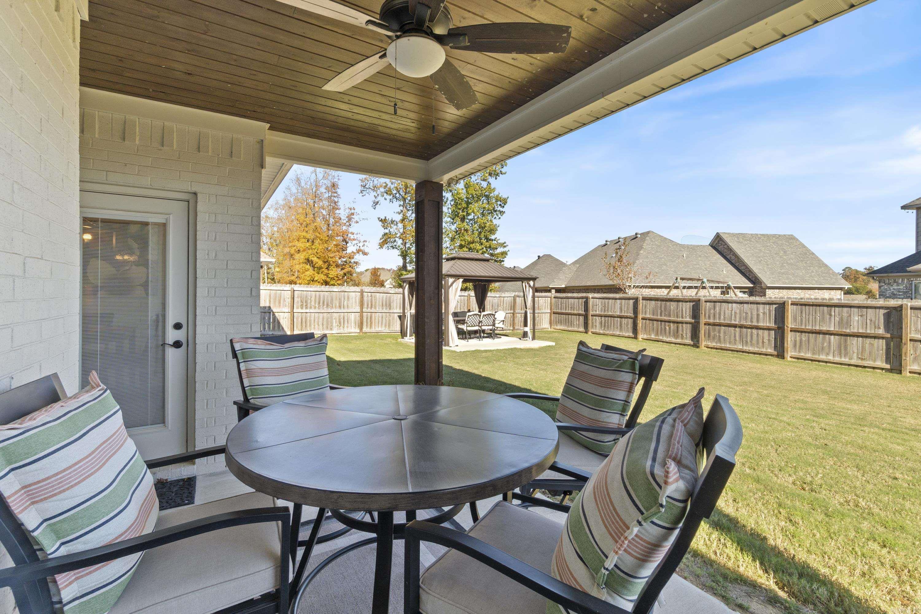 THE WOODS OF HURRICANE LAKE ESTA - Residential