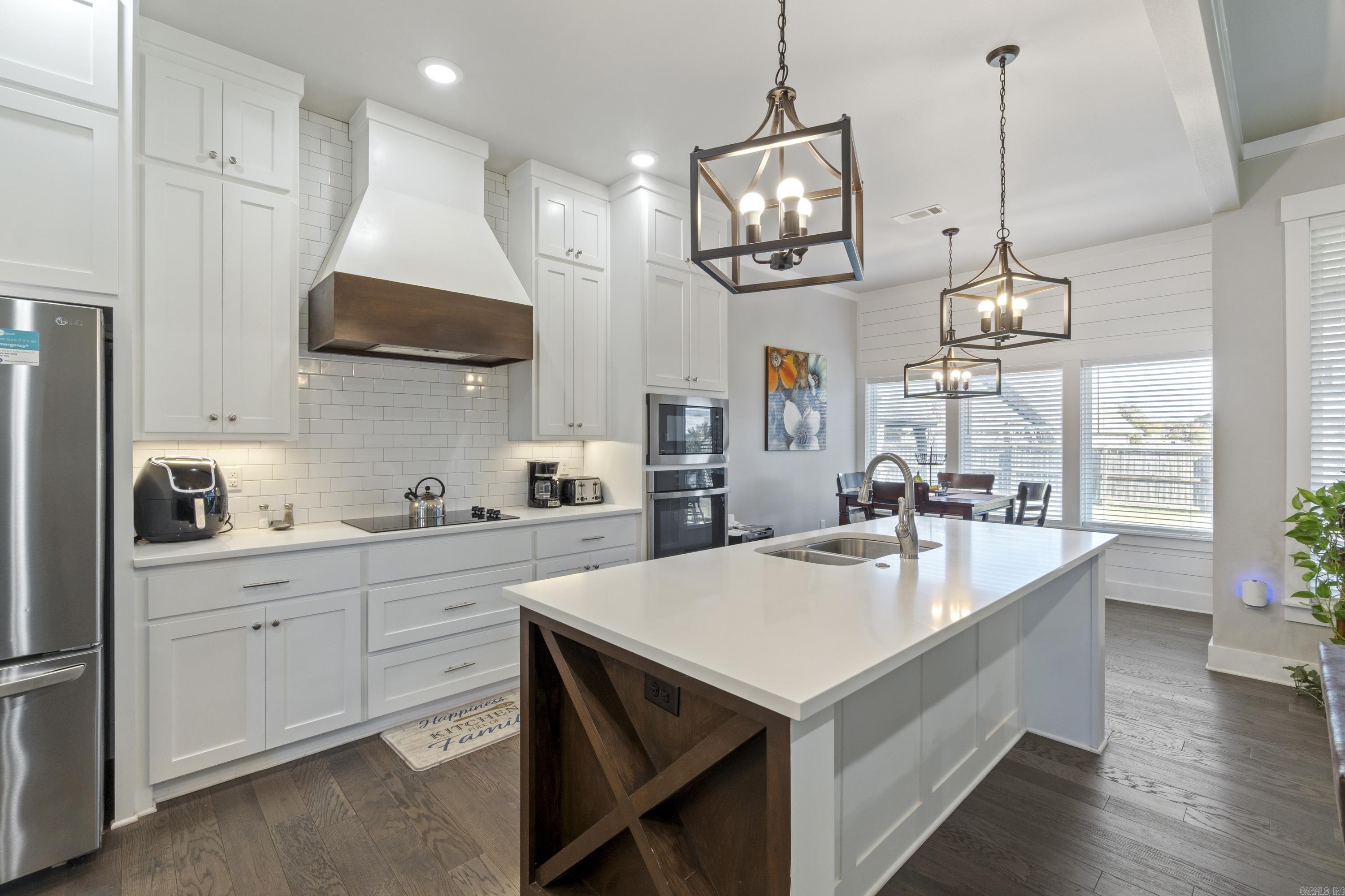 THE WOODS OF HURRICANE LAKE ESTA - Residential